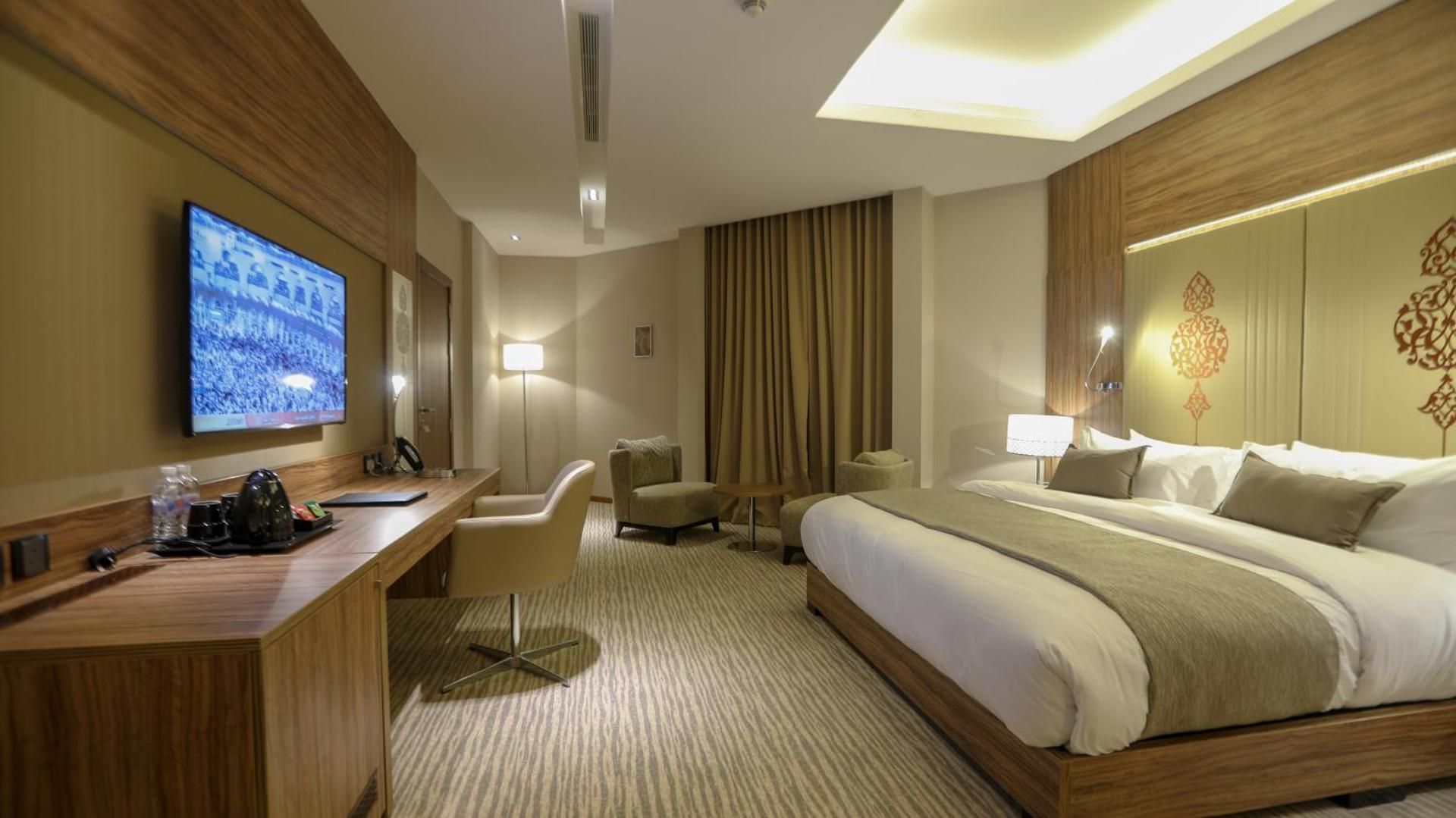 Executive Suite with City View