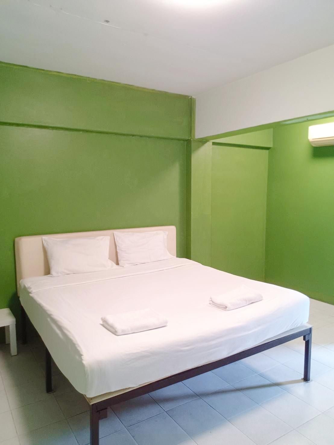 Queen Bed Room
