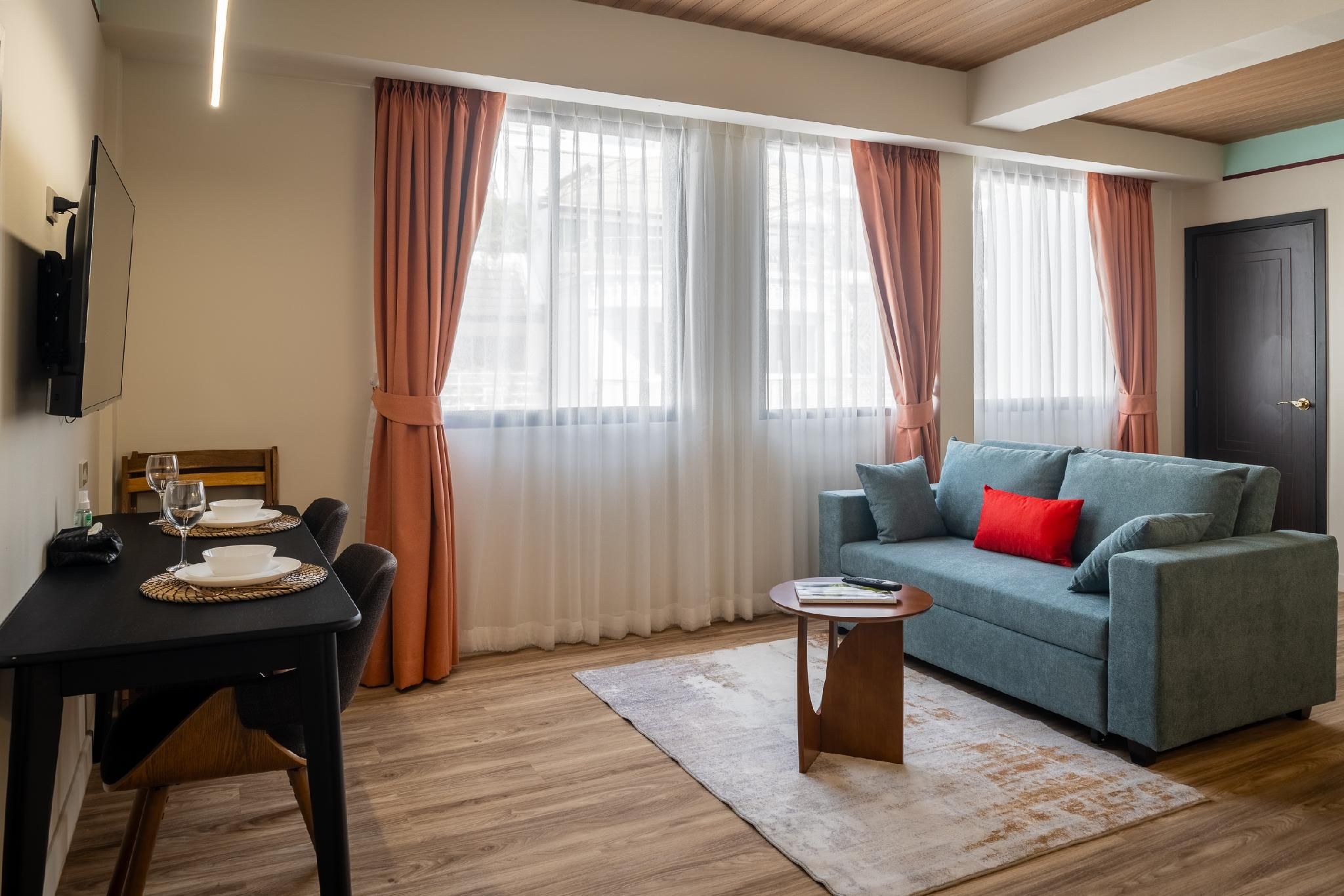 Deluxe - 2 Beds 1 Extra