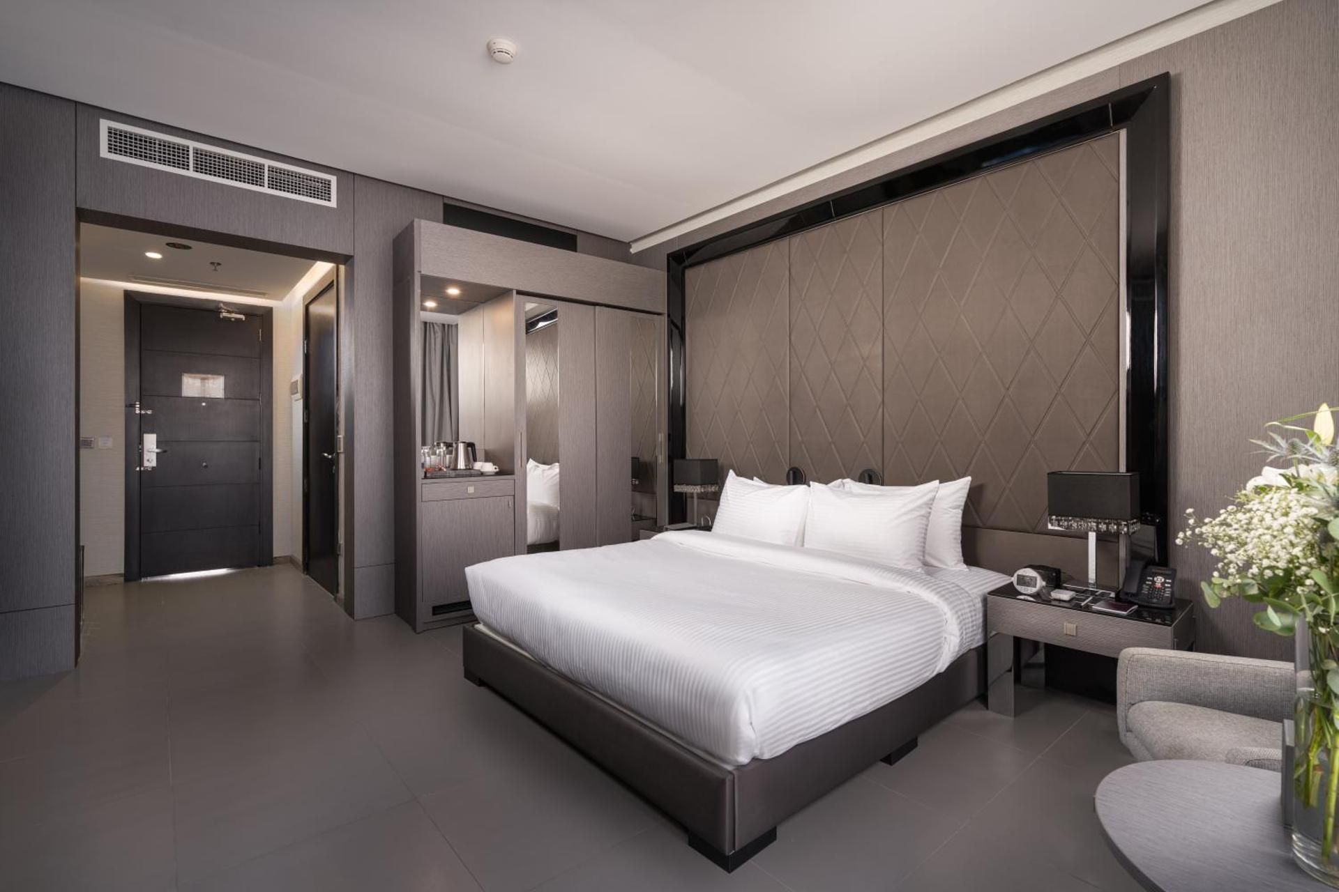 Accessible King Bed