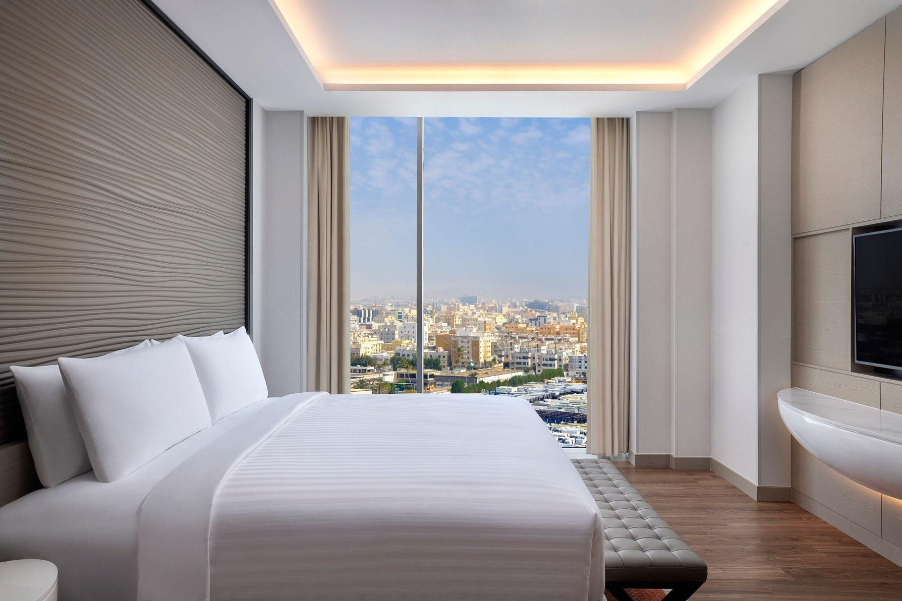 Junior Suite, M Club lounge access, 1 Bedroom Suite, 1 King, Sofa bed, Pool view