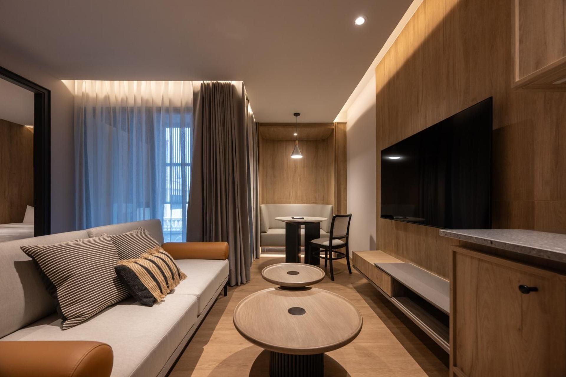 Classic One-Bedroom Apartment with King Bed