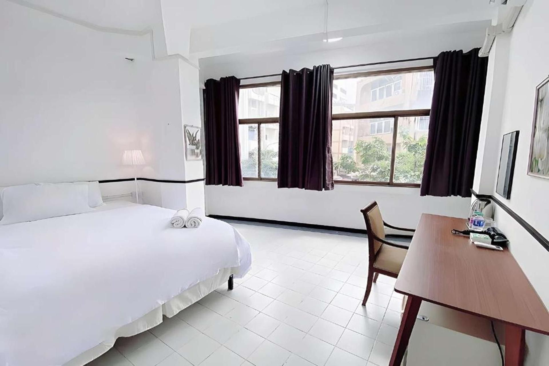 Deluxe Queen Room