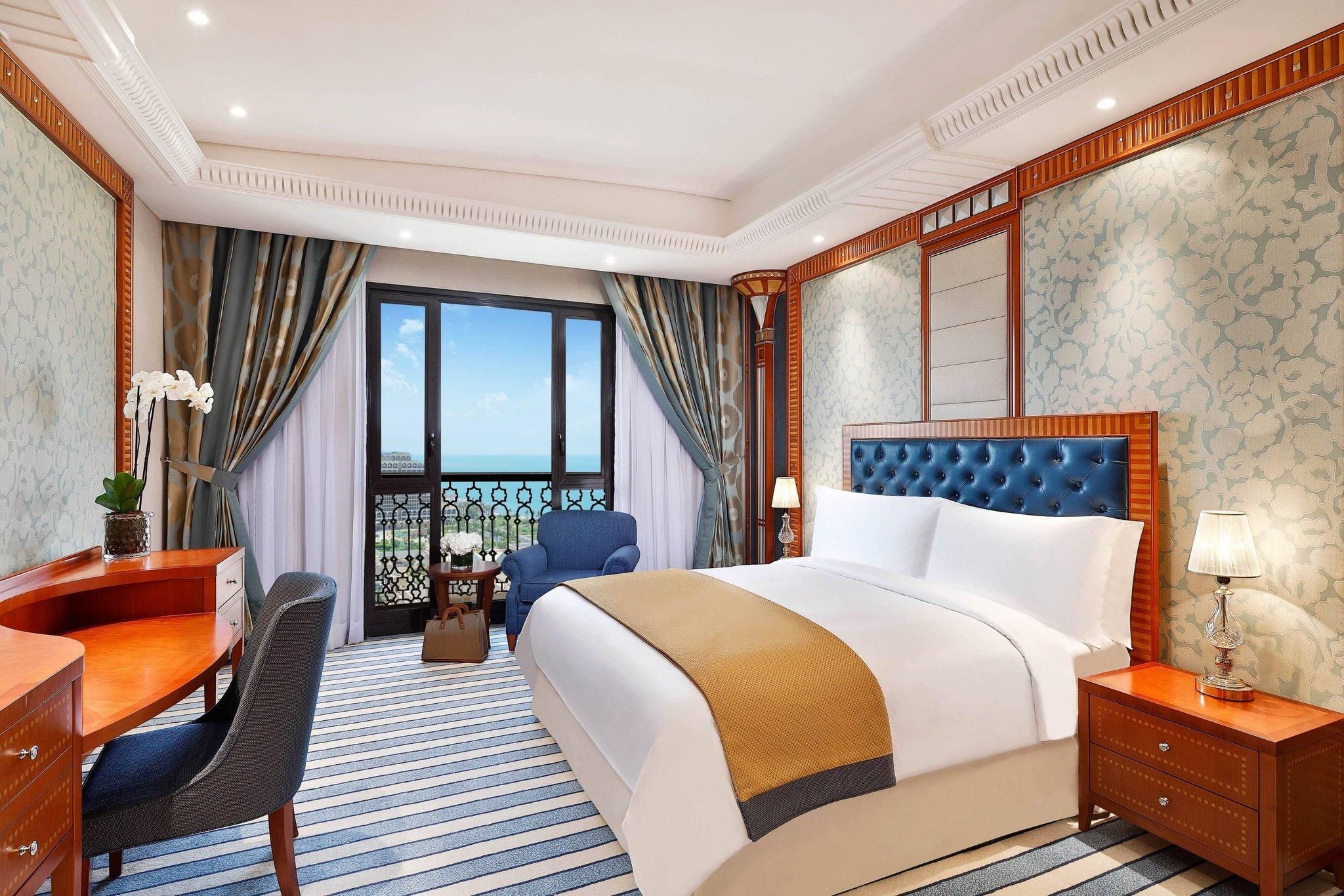 Deluxe Guest room, 1 King, Partial sea view