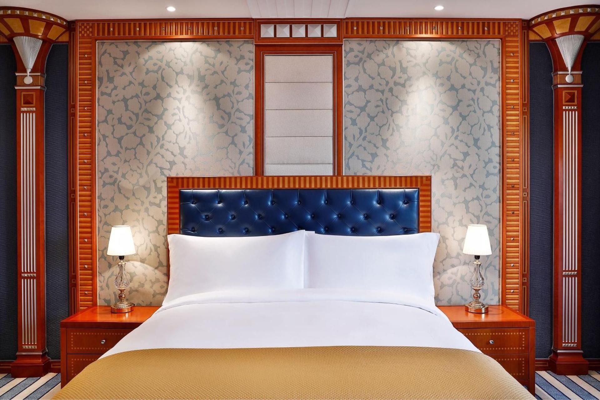 One-Bedroom Junior King Suite with City View