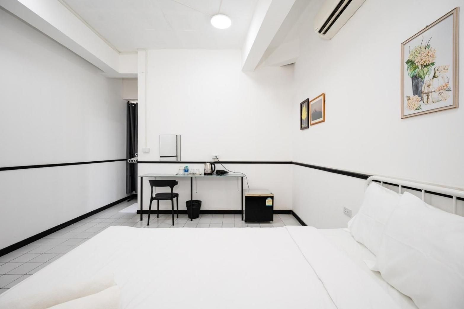 Deluxe - 1 Queen Bed