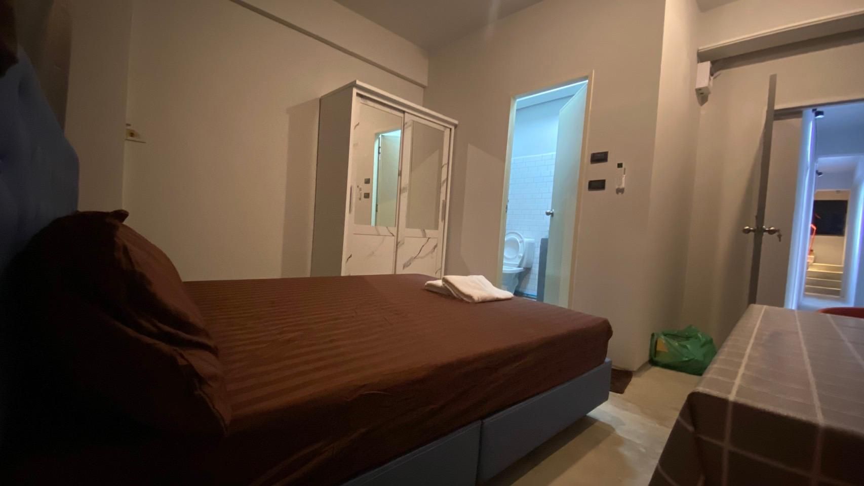 Standard Room with Window - No View