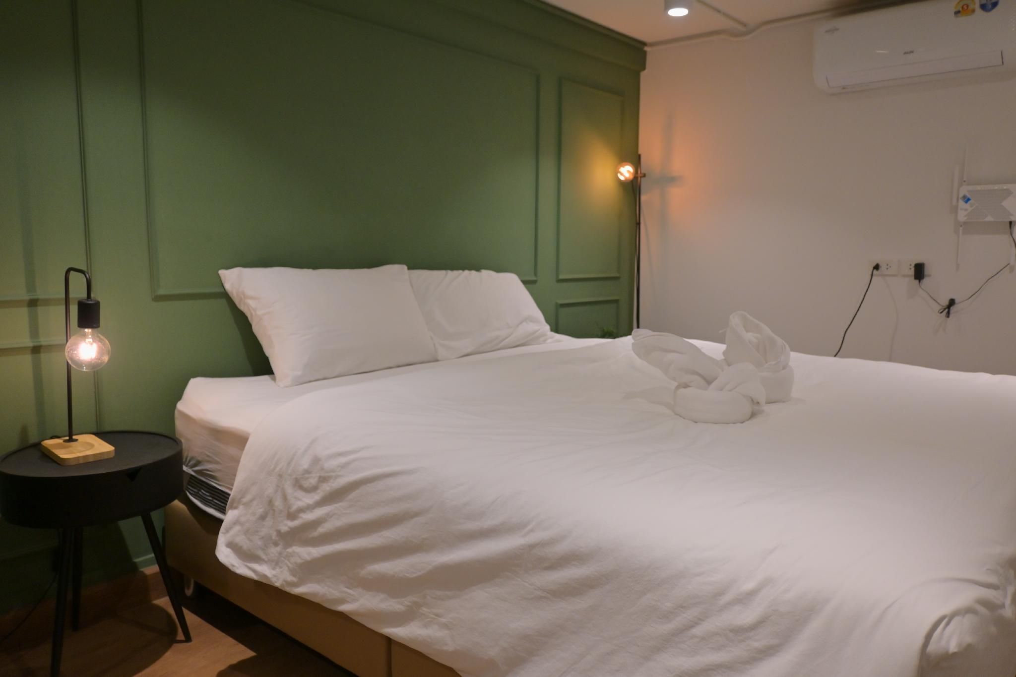 Single Deluxe Room