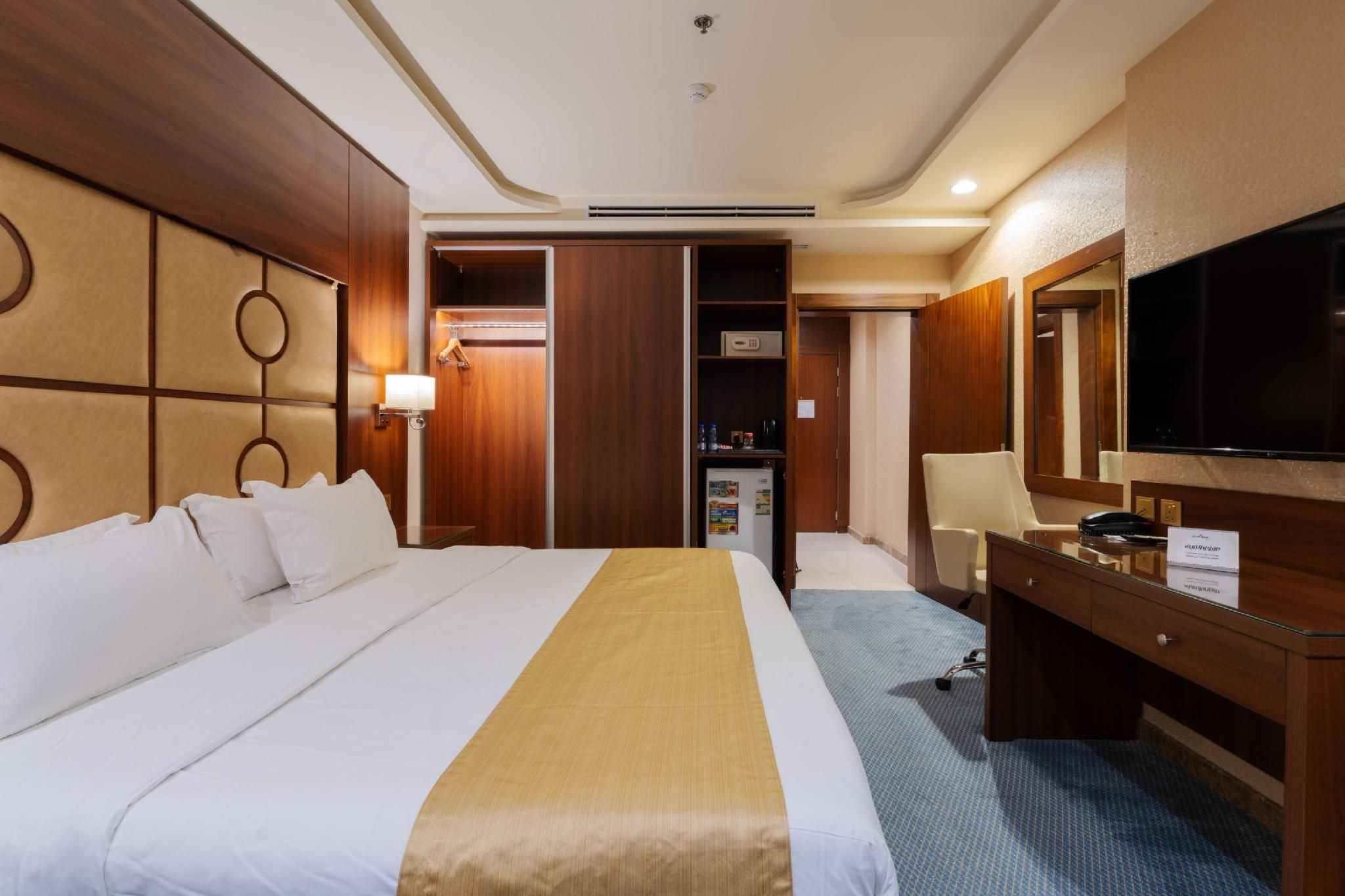 Junior Suite - 1 King Bed