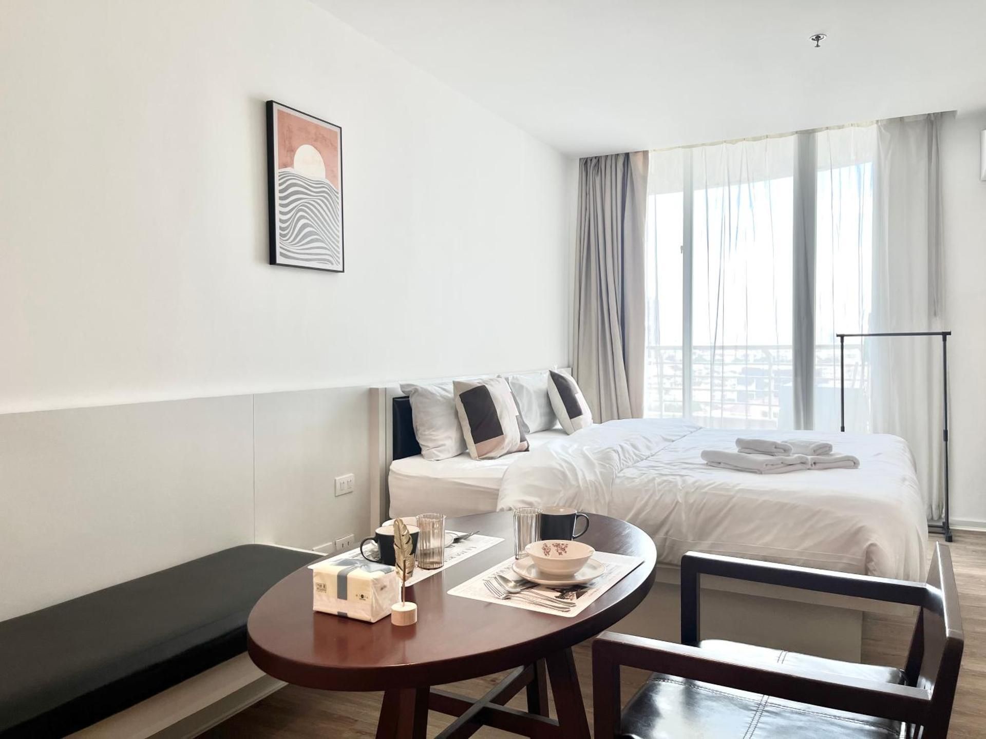 Studio Apartment with Balcony