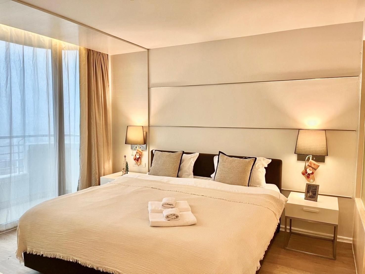 One-Bedroom Apartment with Balcony