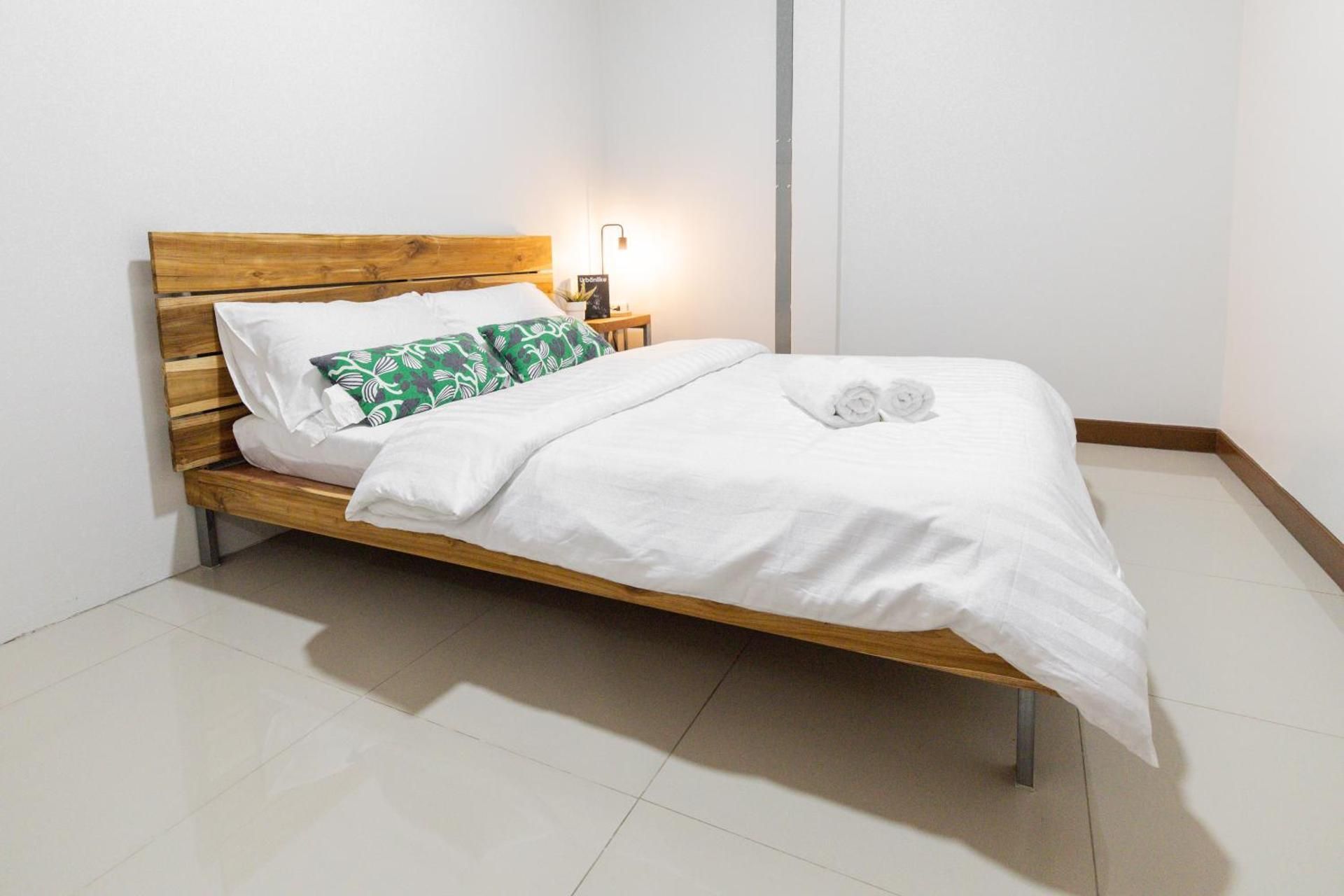 Queen Room with Private External Bathroom