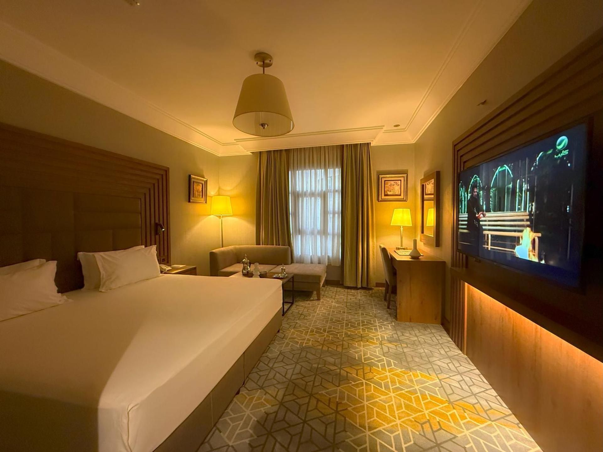 Standard Double Pool View