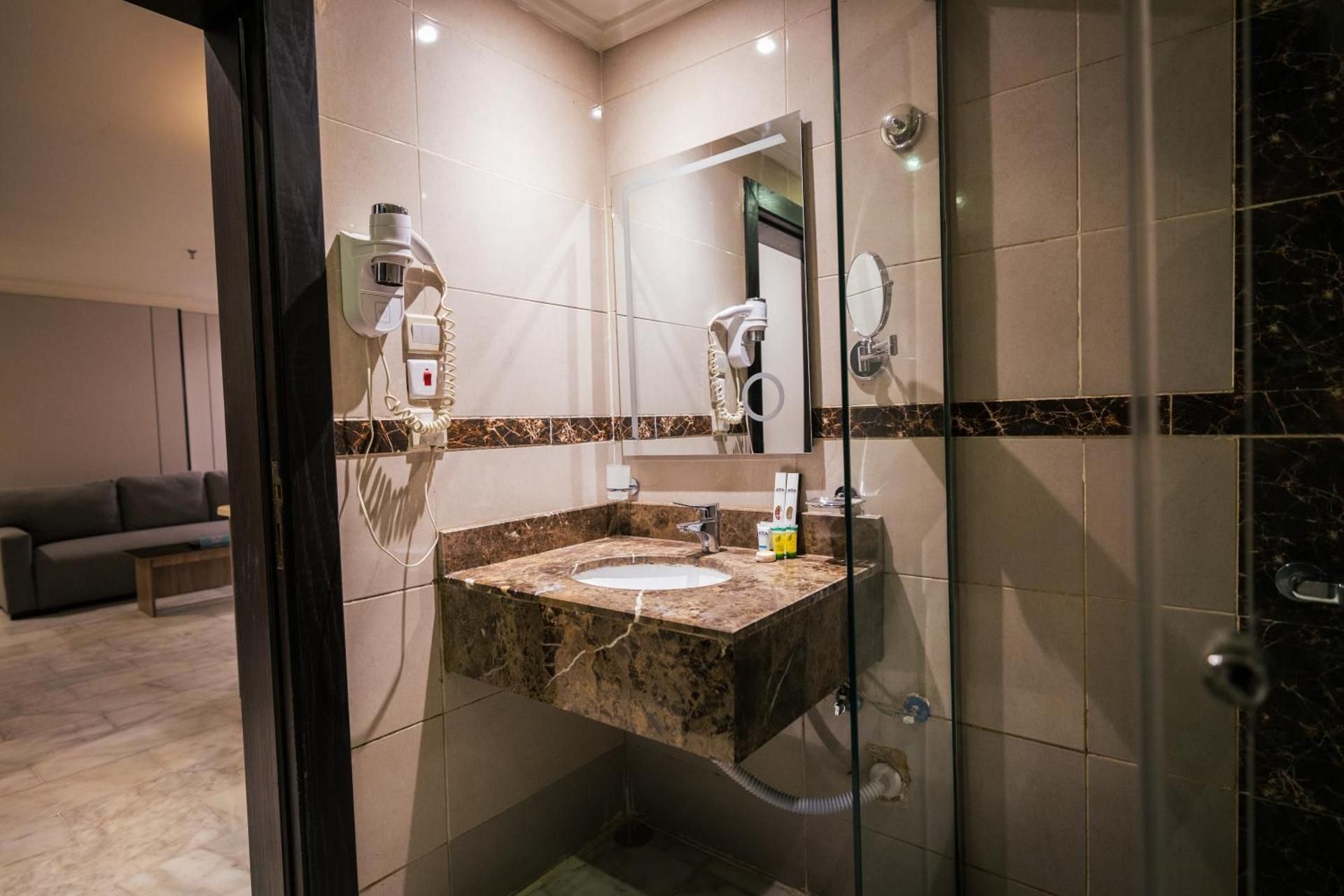 EBREEZ GRAND Junior Suite 2