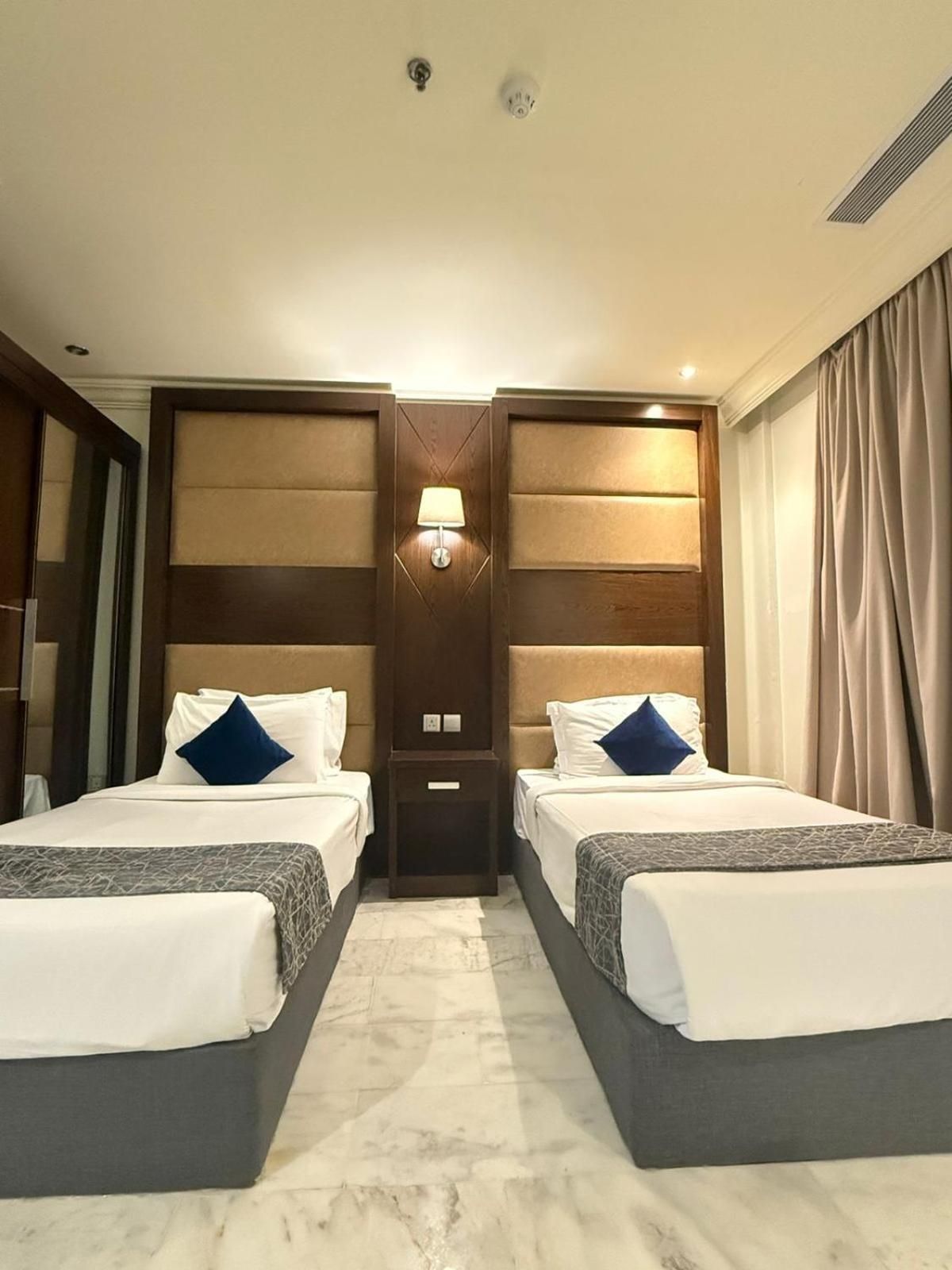 EBREEZ GRAND Junior Suite