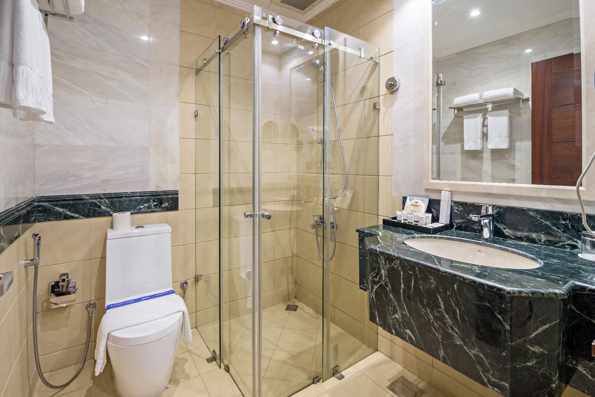 Jiwar Almasi Hotel Deluxe King Room 3