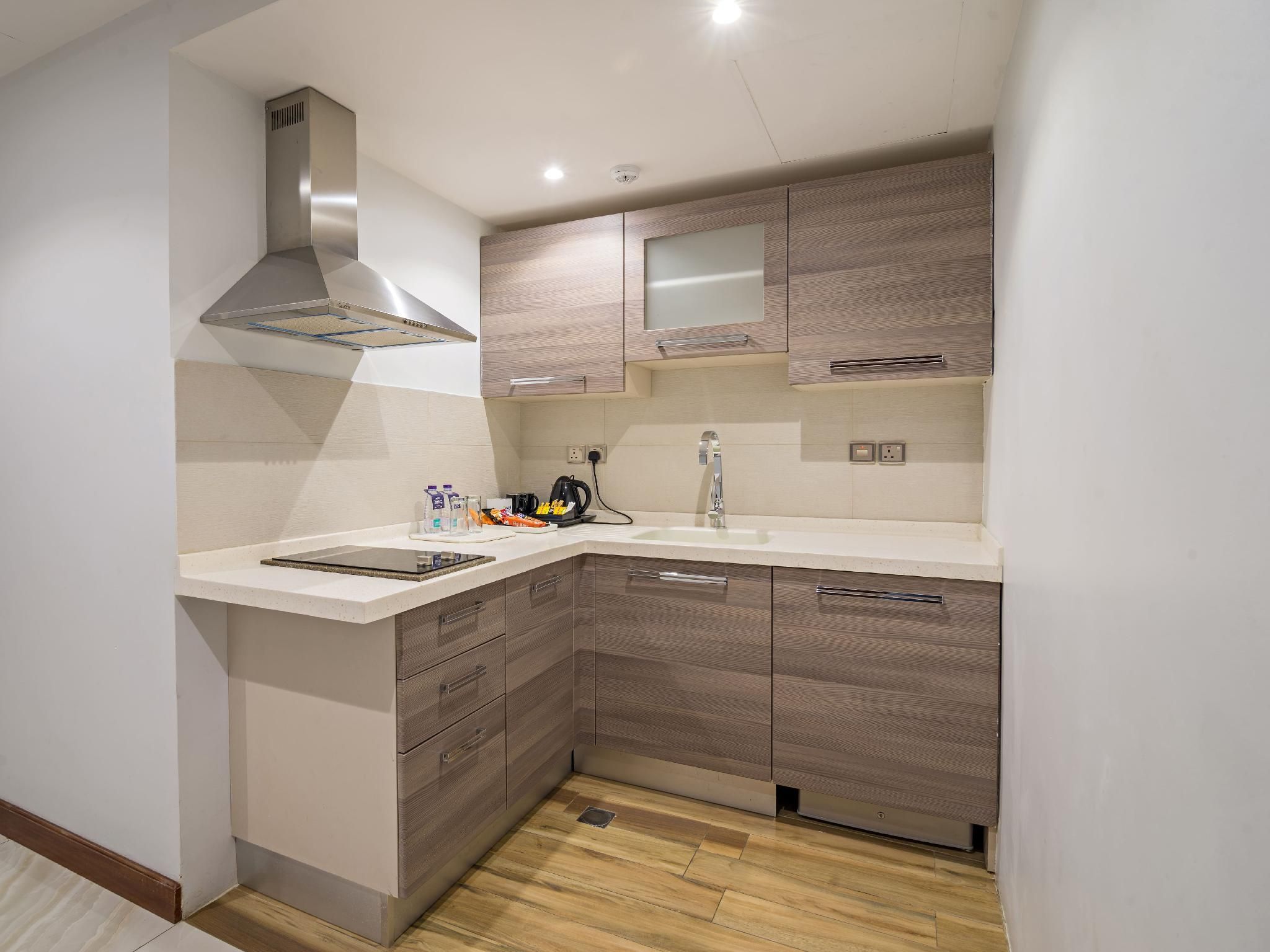 Jiwar Almasi Hotel Deluxe King Room 2