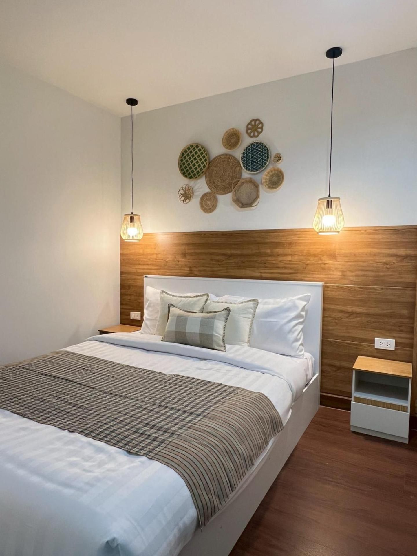 Queen Bed Room
