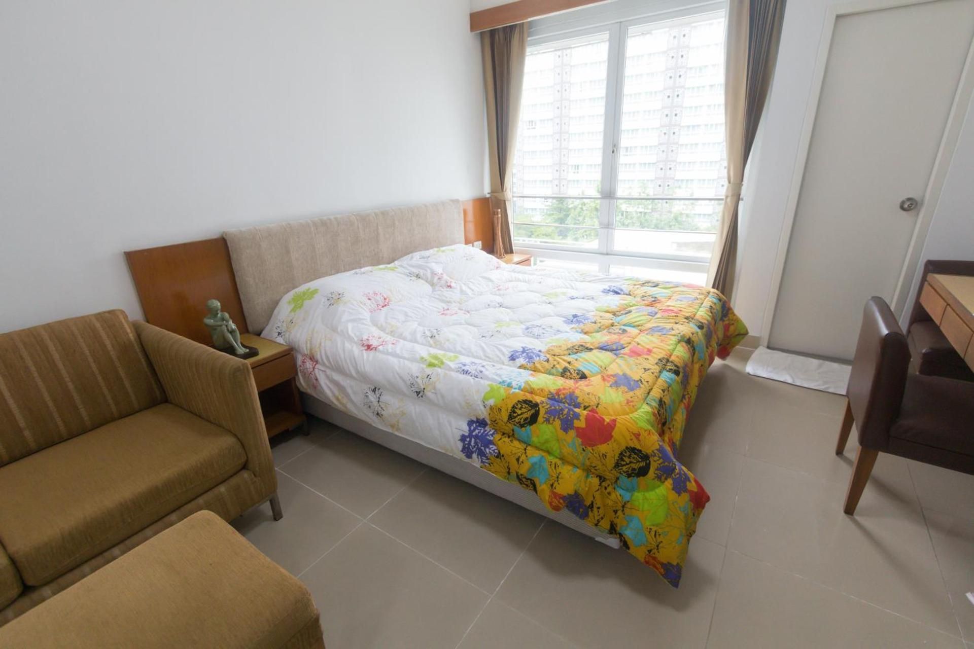 King Studio with Sofa Bed