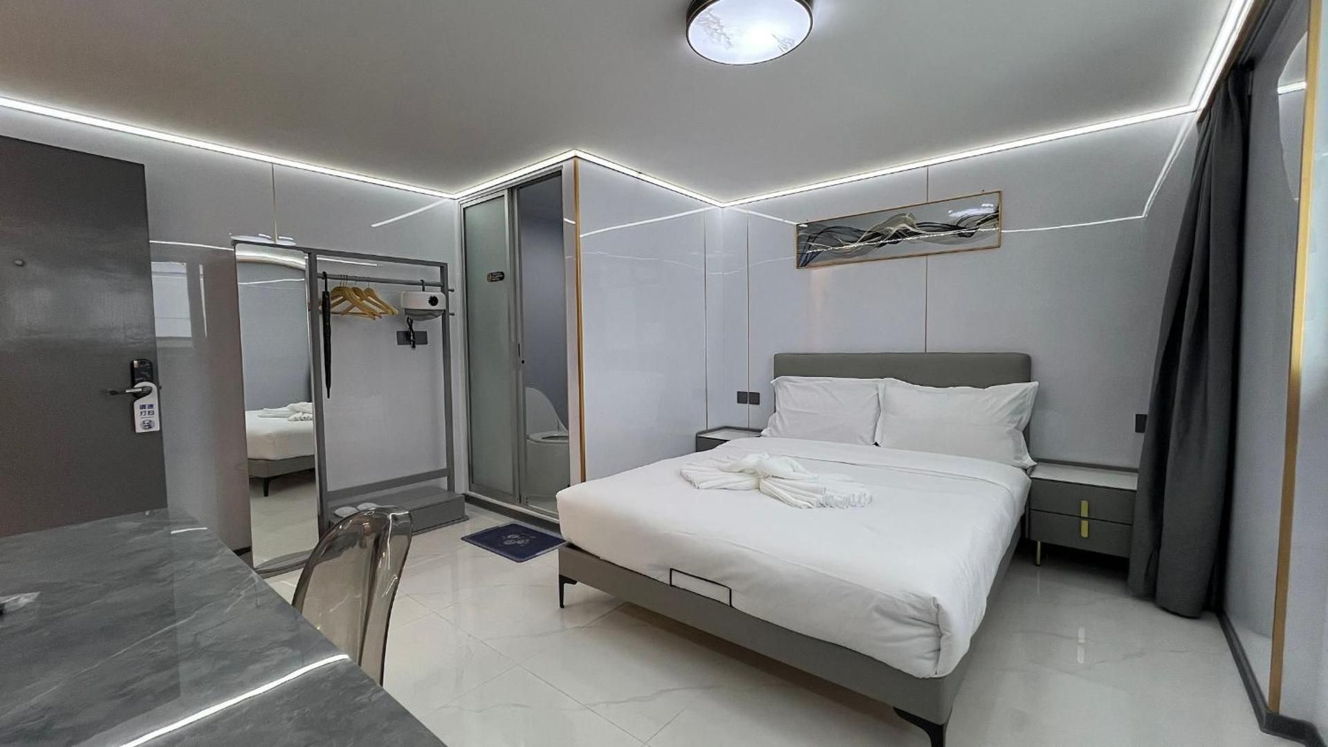 Queen Suite
