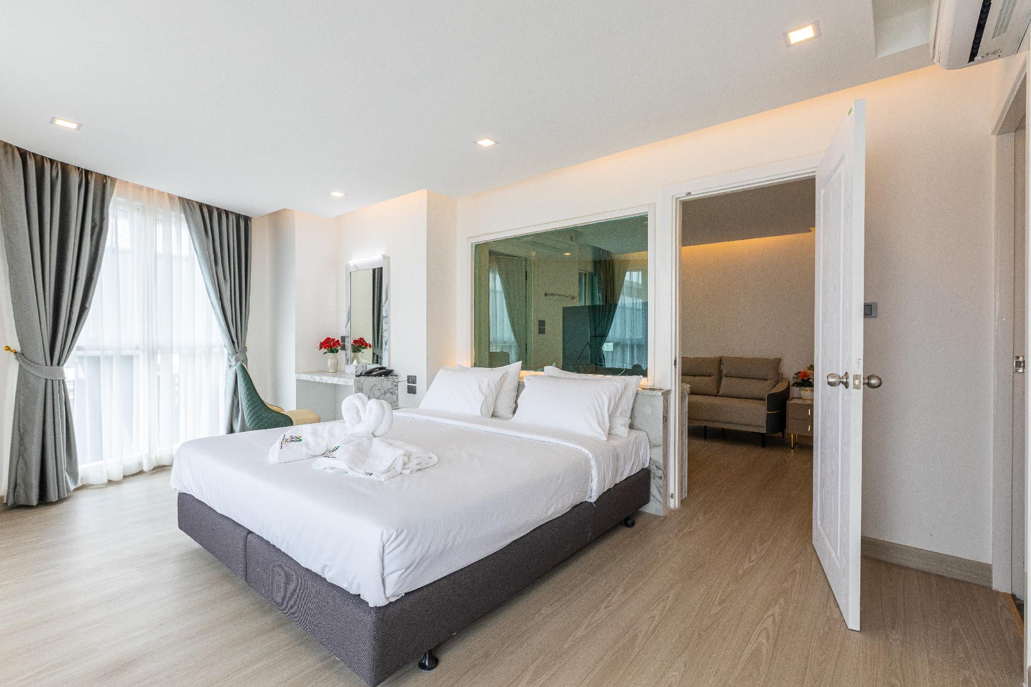 Premier King Suite