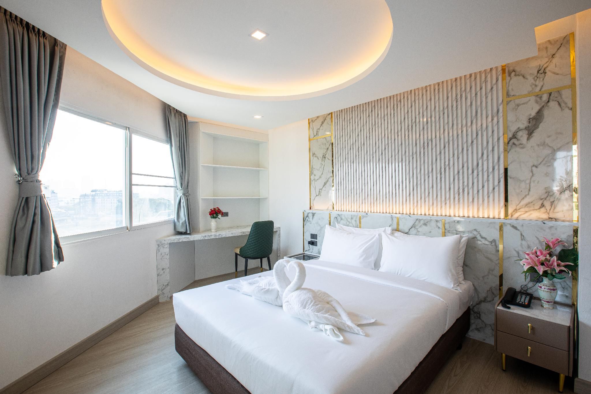 Corner Queen Room