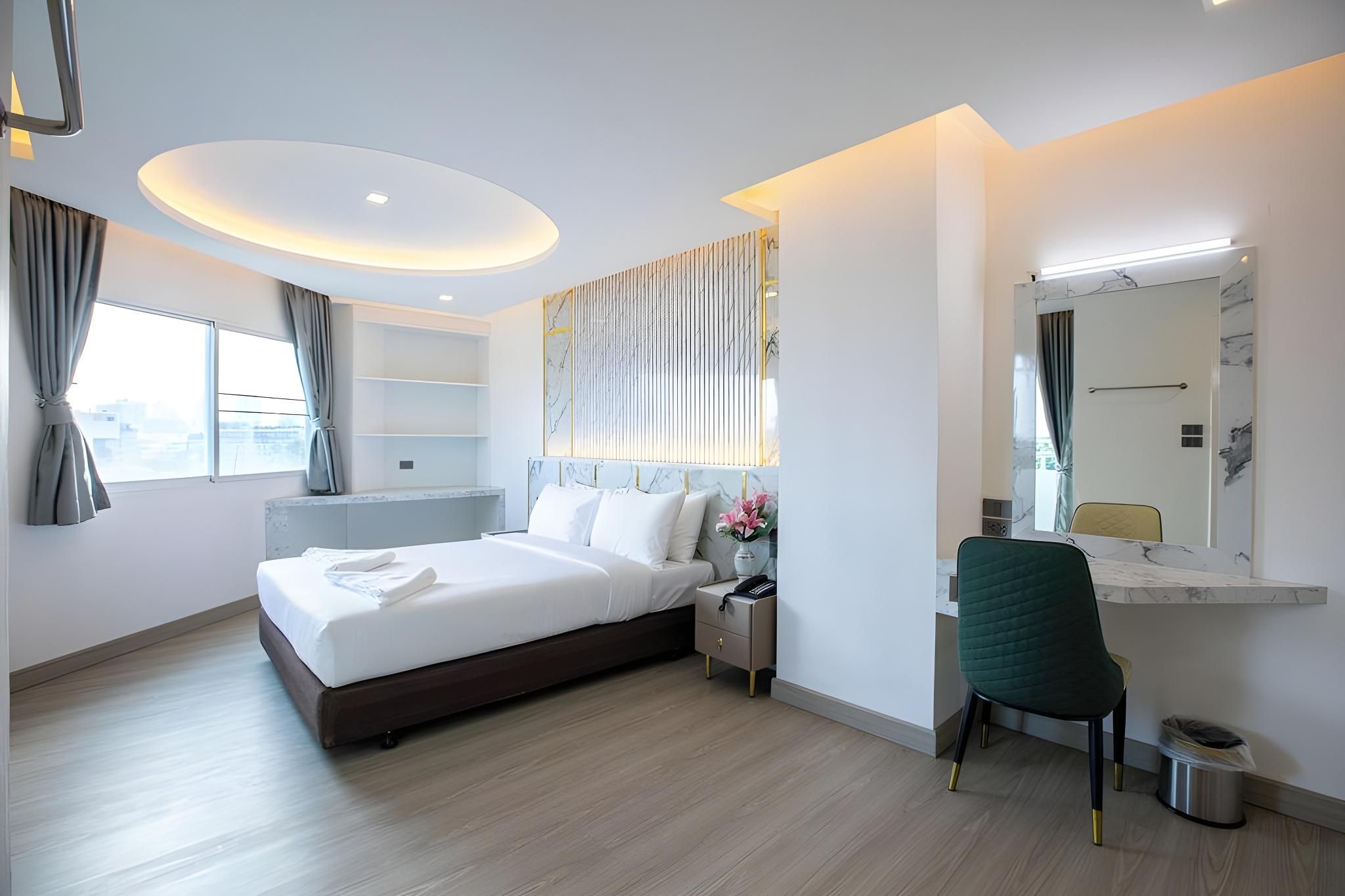 Corner Queen Room