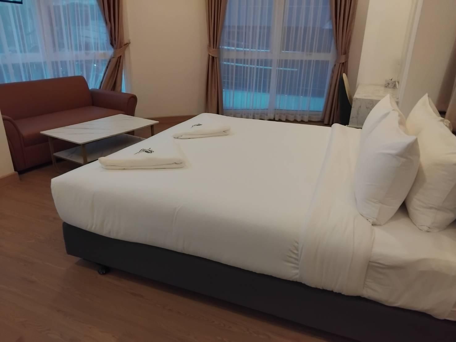 Premier King Suite - Twin Tower View Balcony