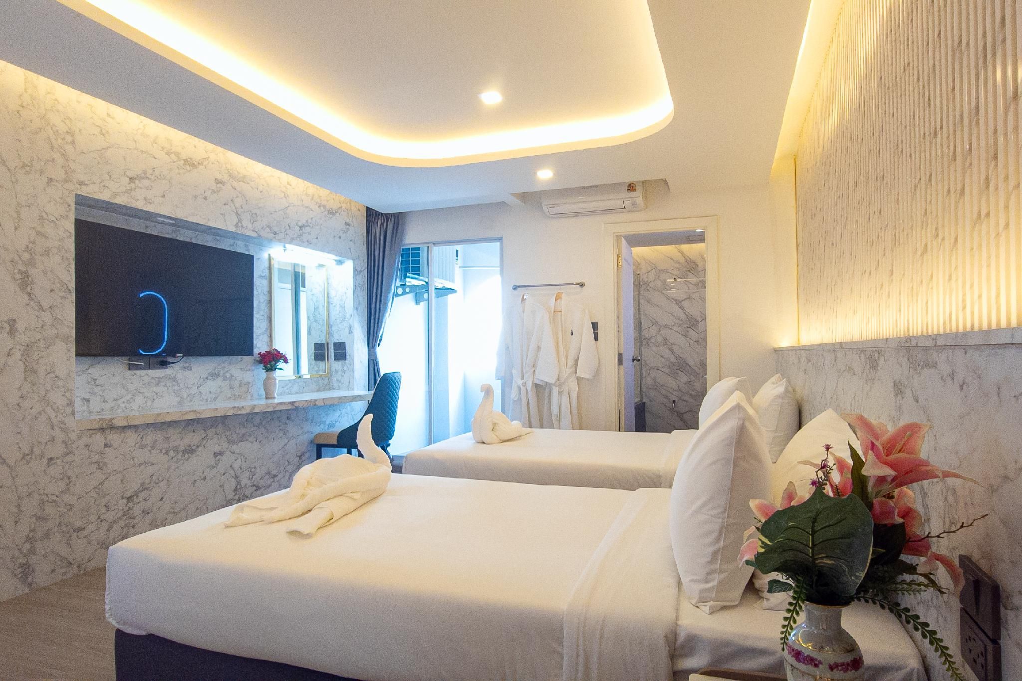 Deluxe King Suite