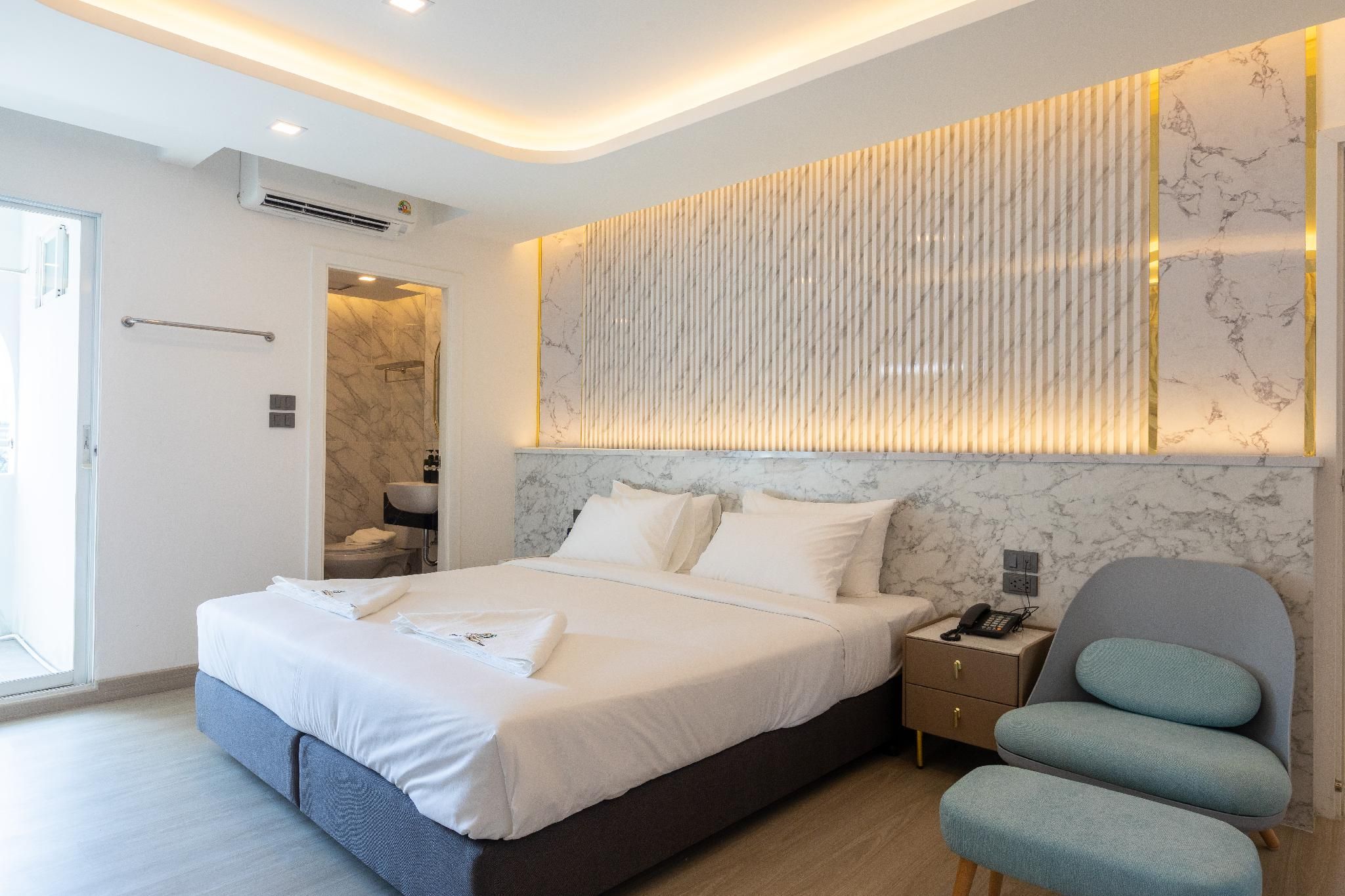 Deluxe King Suite