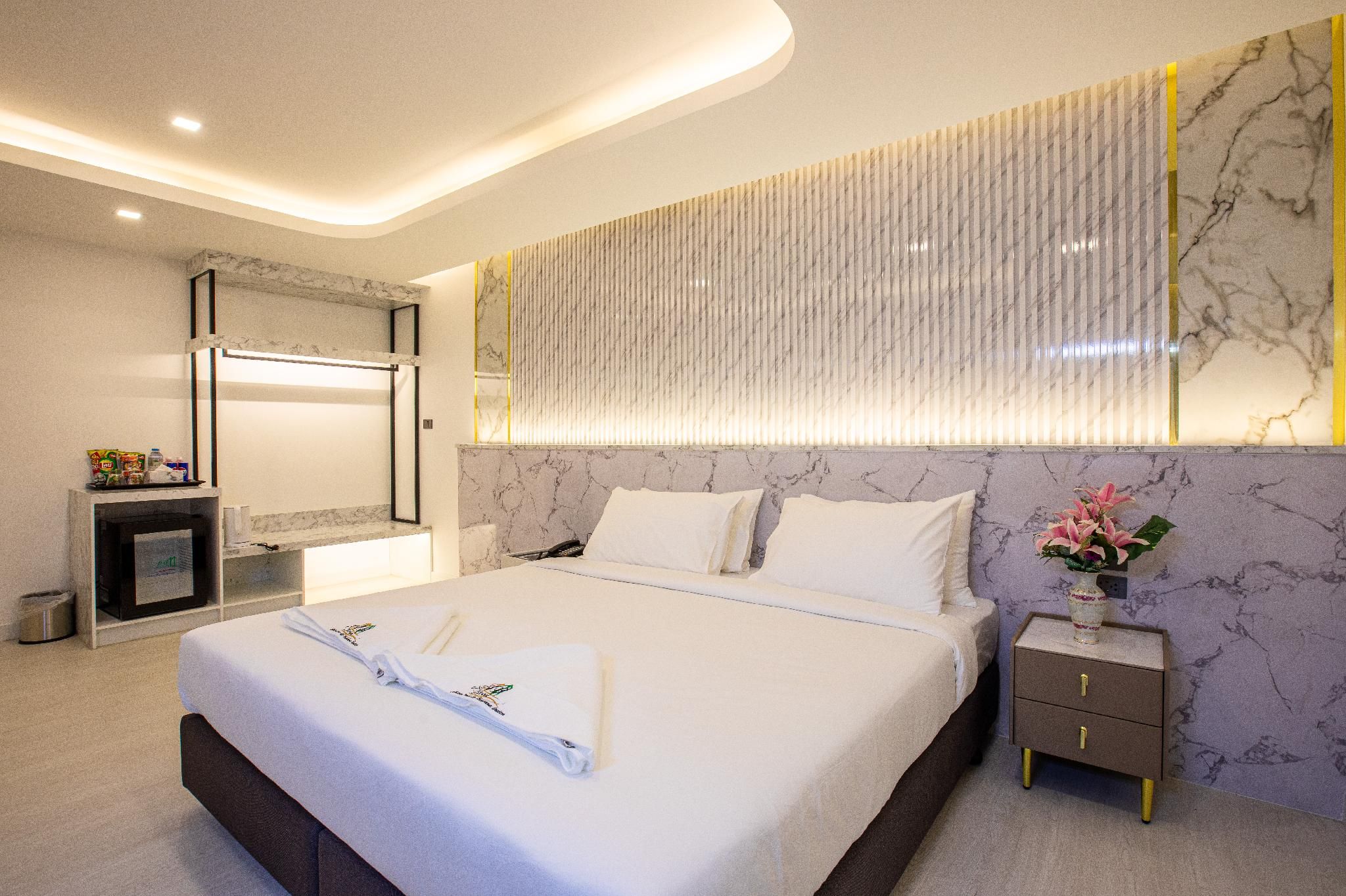 Superior King Room with Bathtub