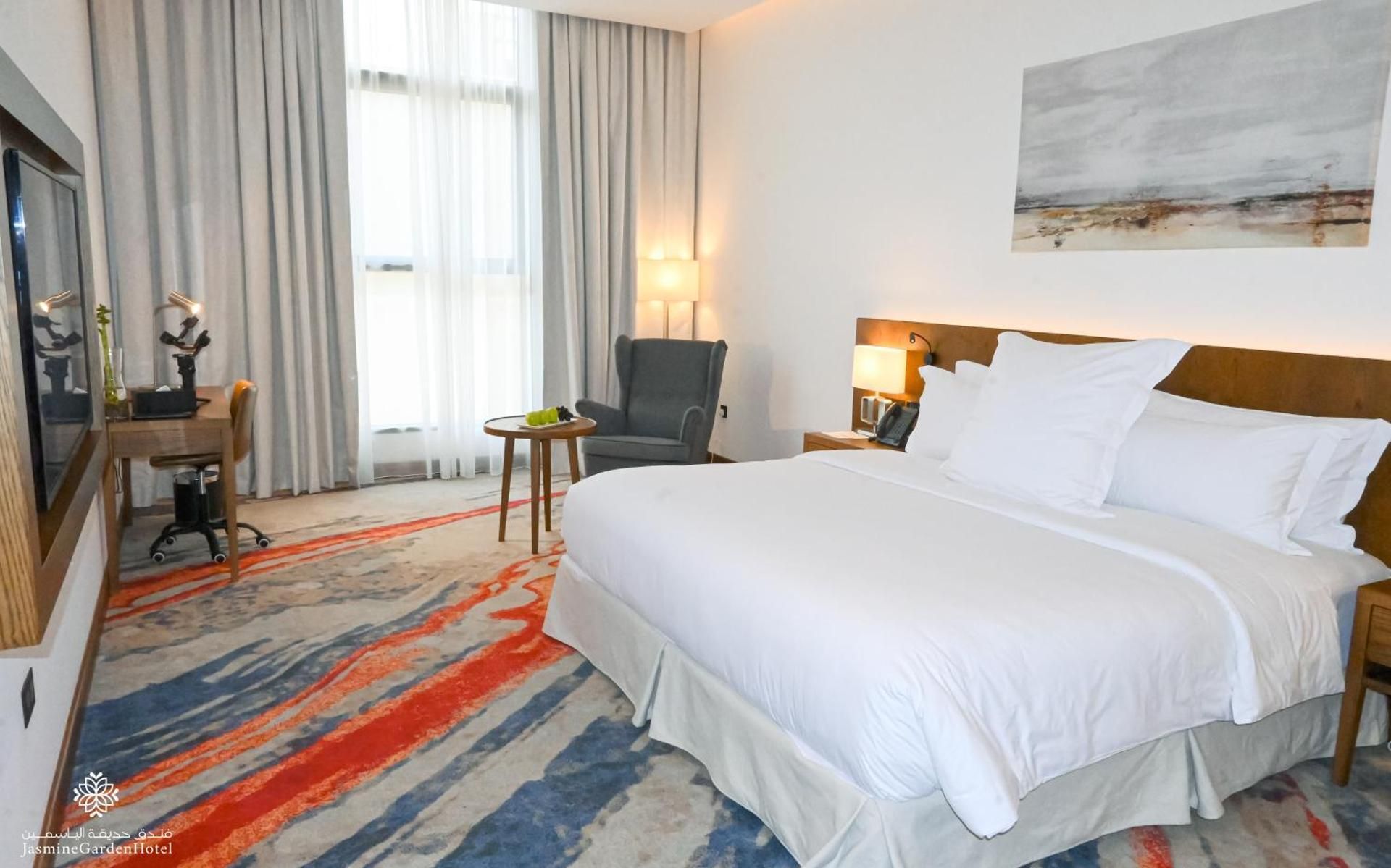 Jasmine Garden Hotel Deluxe King Room 2