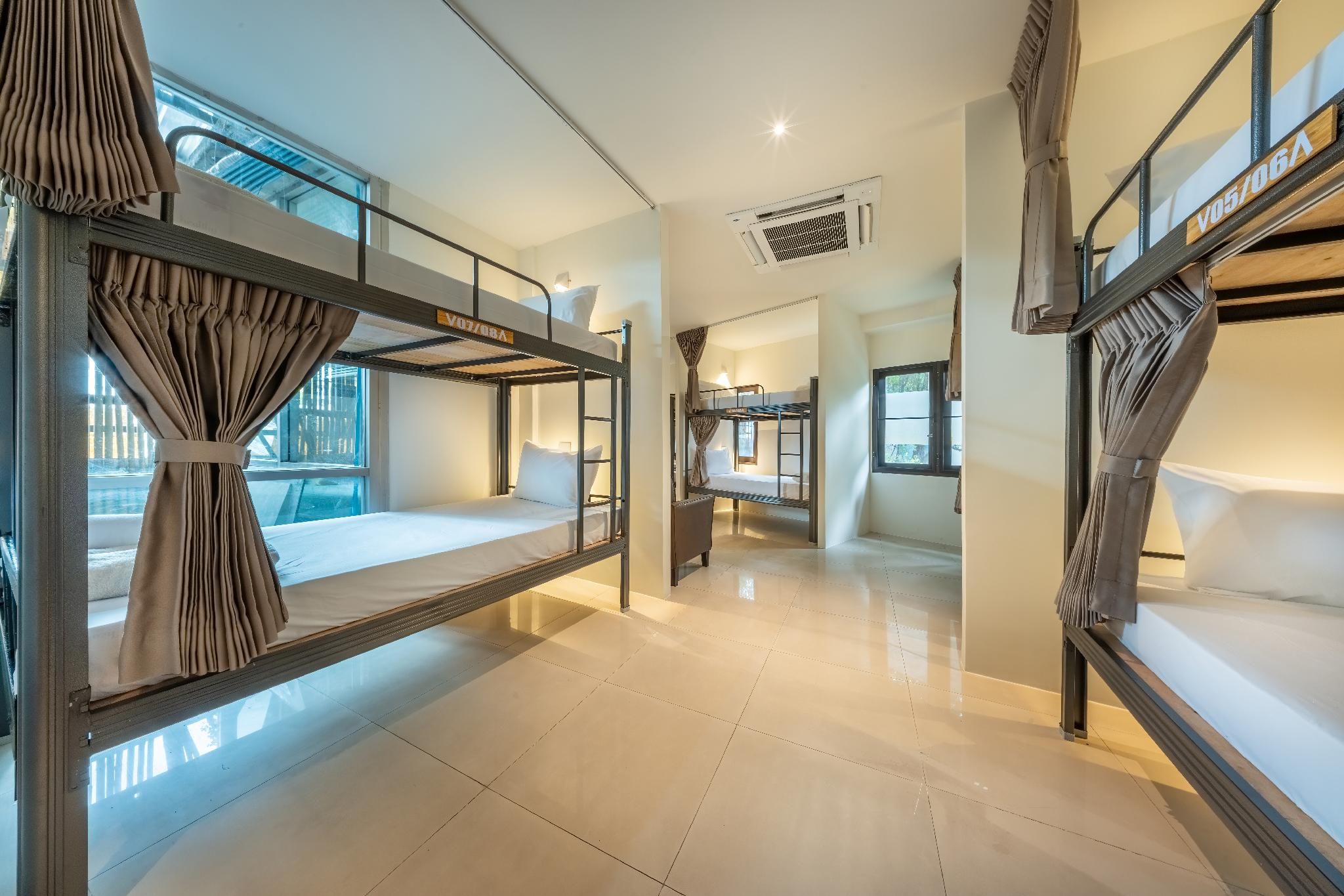 Bunk Bed in Mixed Dormitory Room