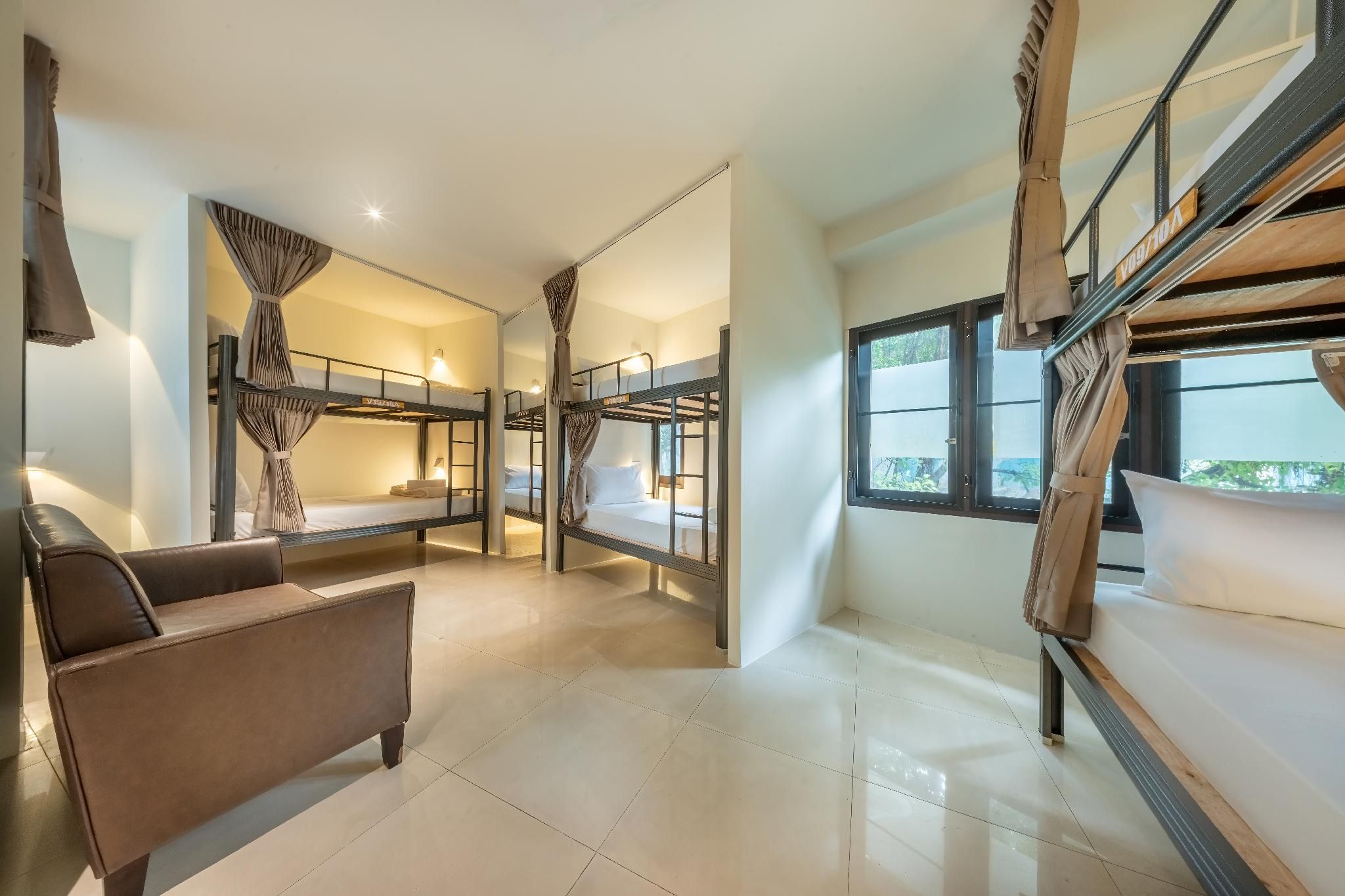 Bunk Bed in Mixed Dormitory Room