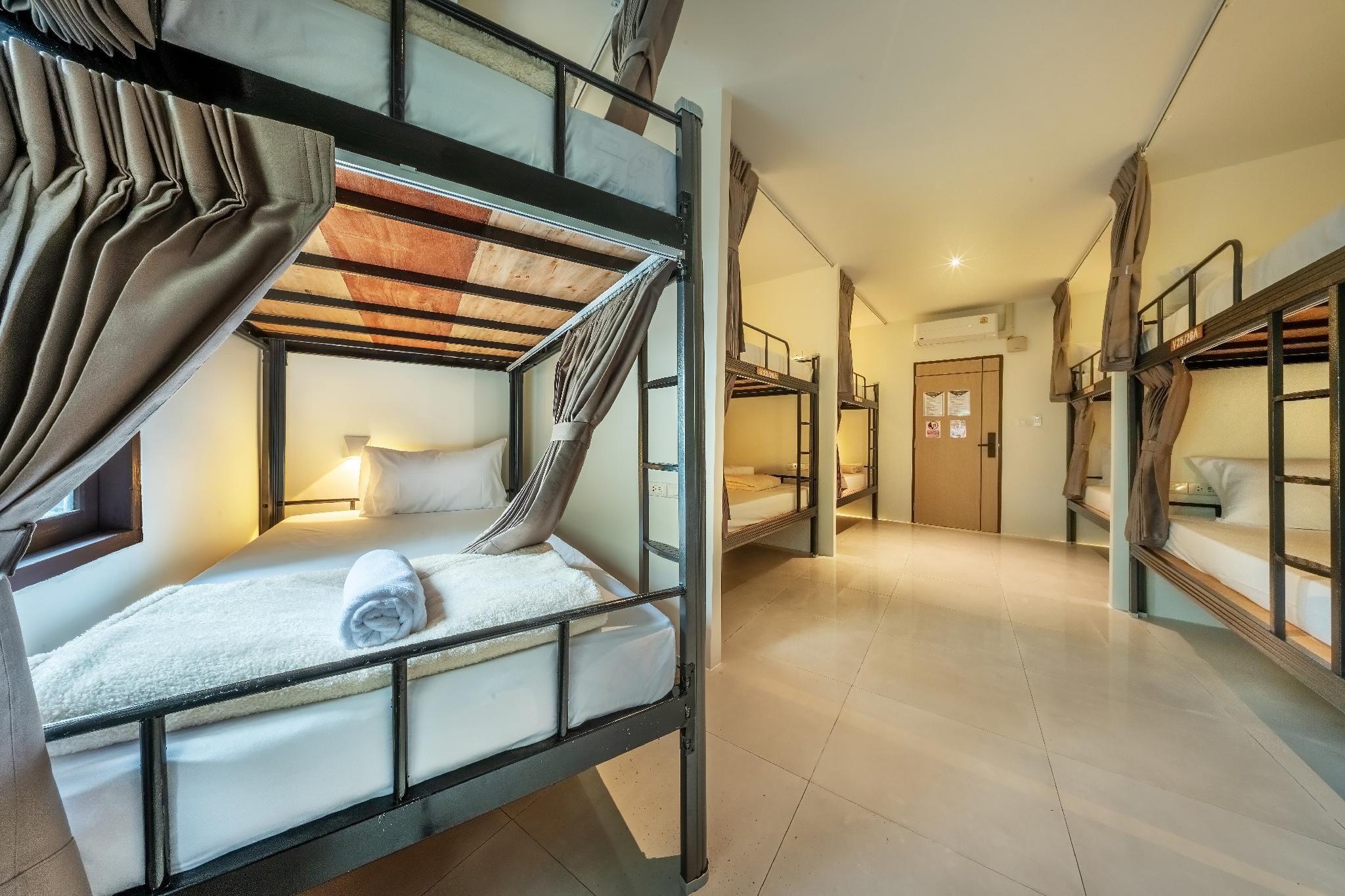 Single Bed in Mixed Dormitory Room