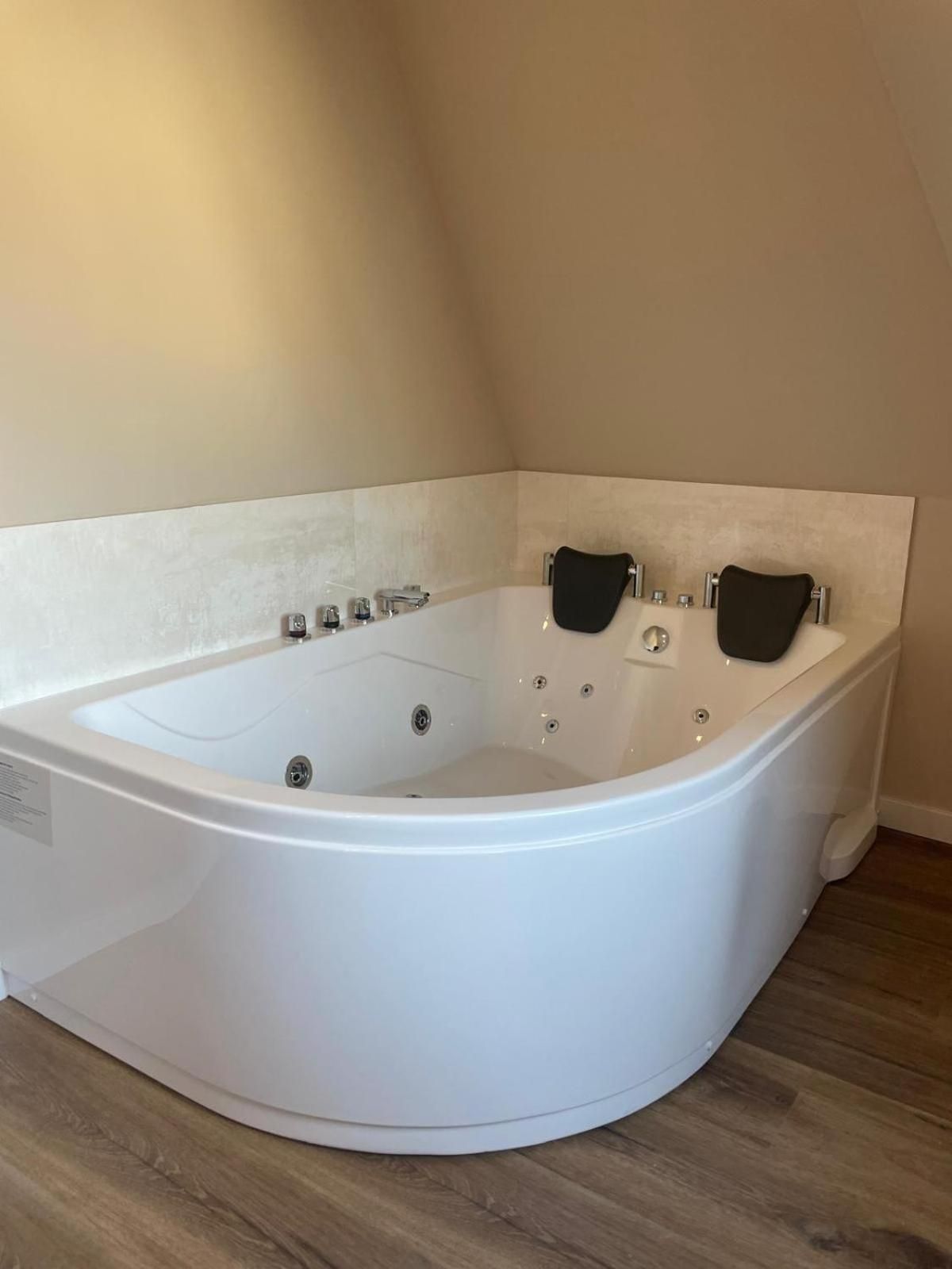 King Room with Spa Bath