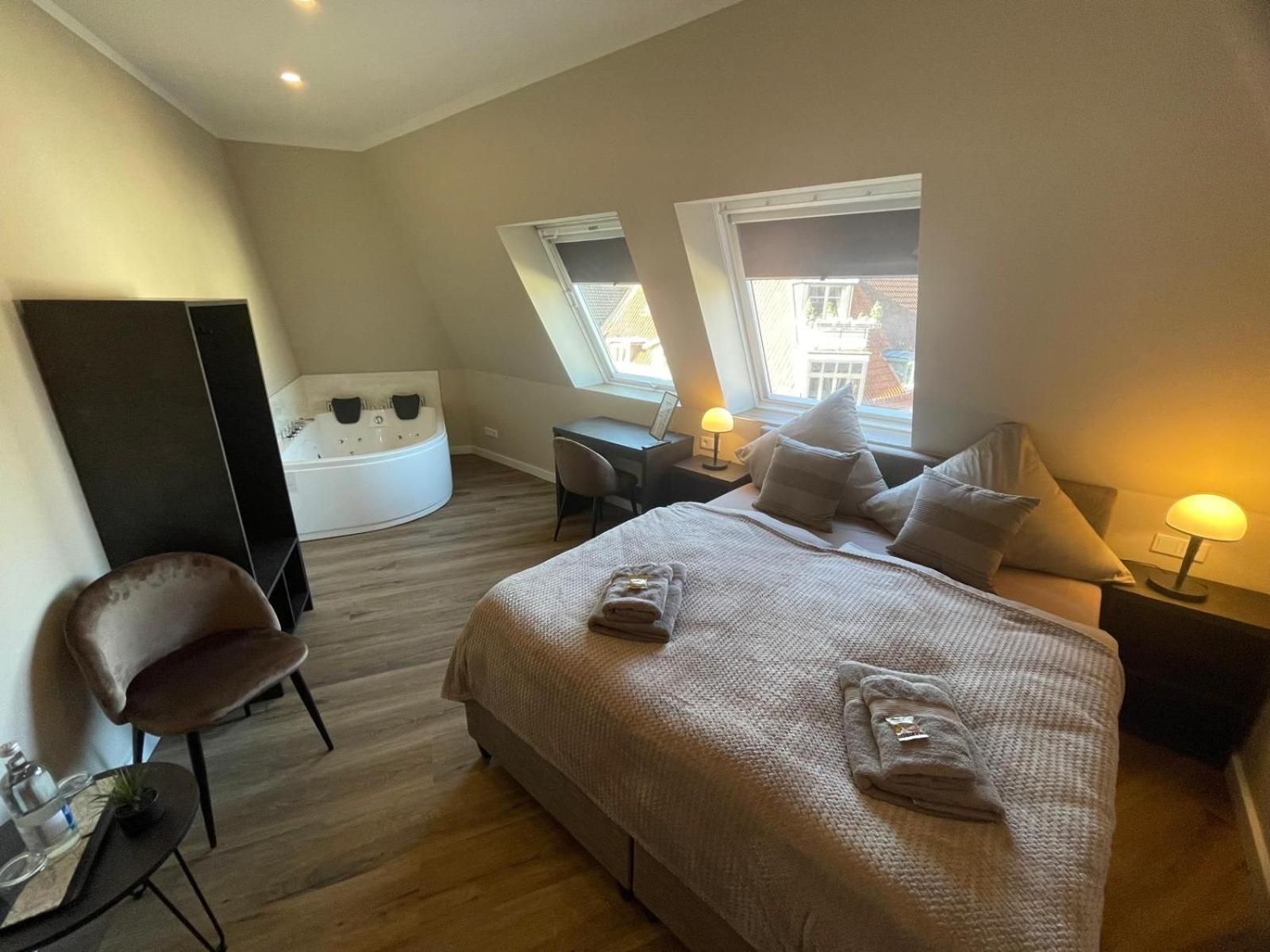 King Room with Spa Bath