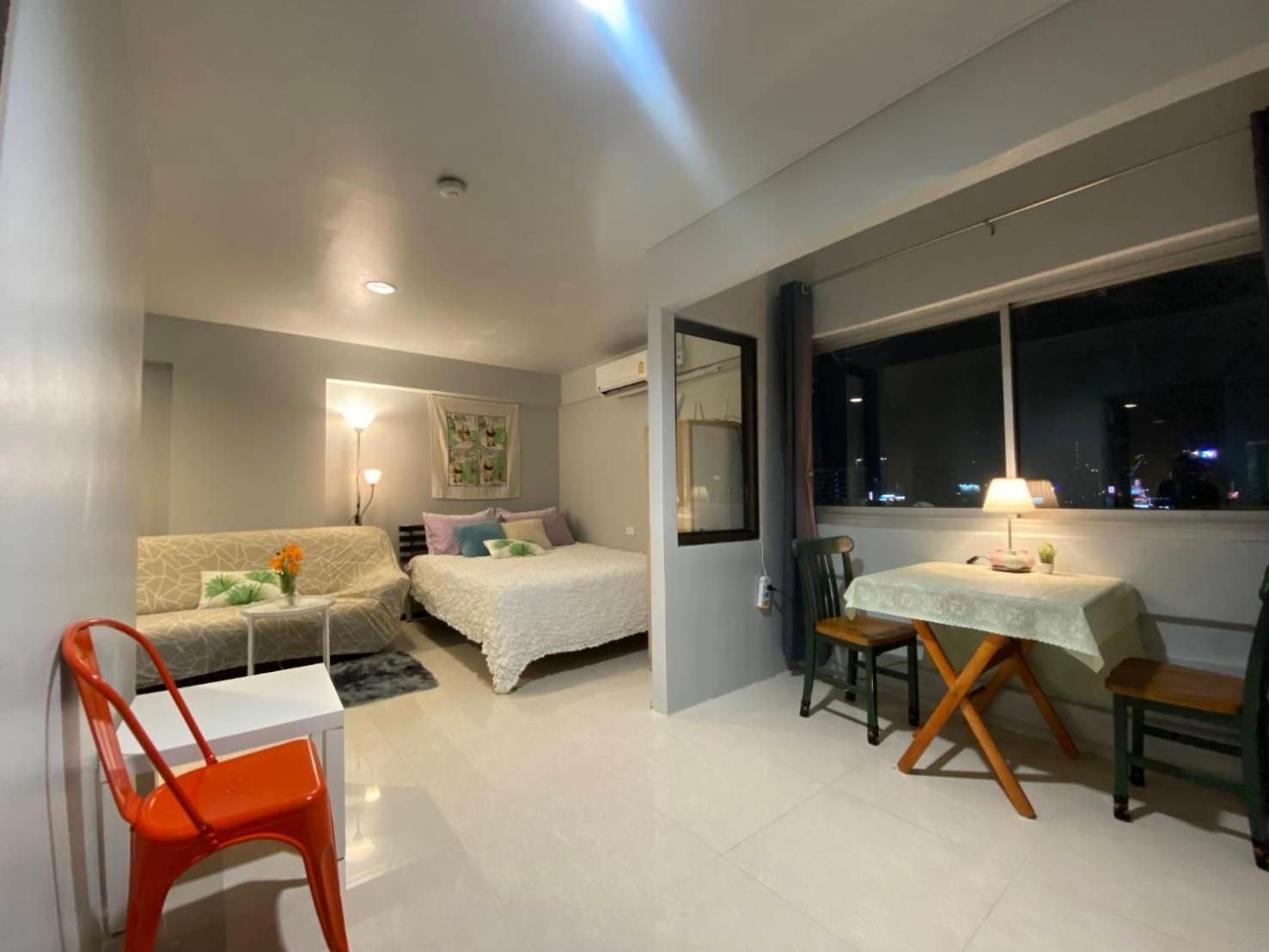 Studio Apartment with King Bed