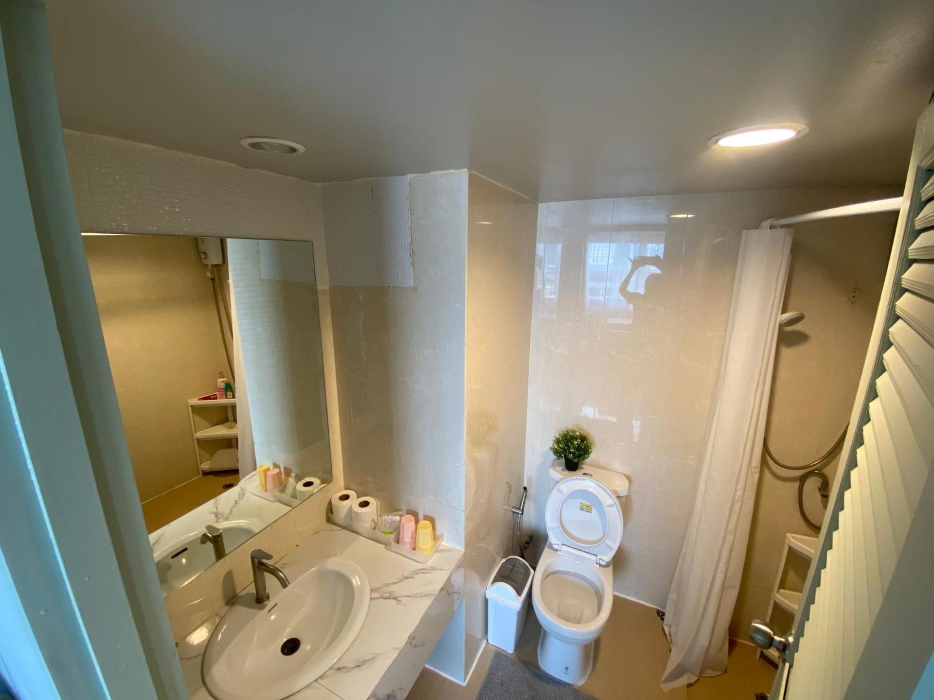 Studio Apartment with King Bed