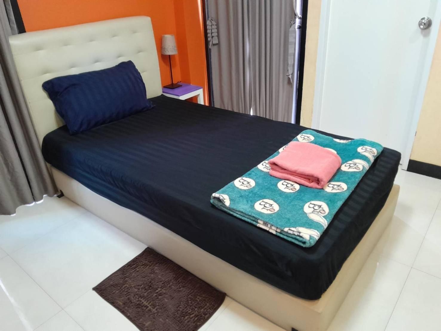 Twin Bed Room