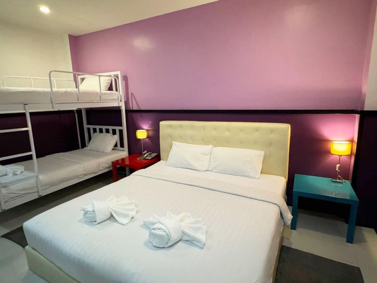 Family Apartment with 1 Queen and 2 Single Beds