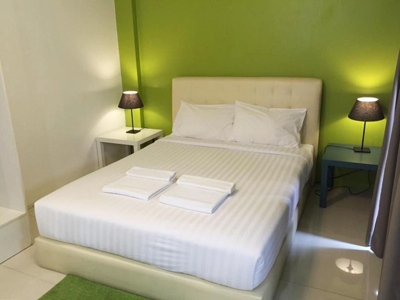 1 Bedroom with Queen Bed