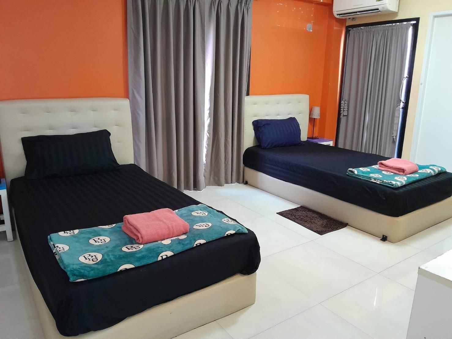 Twin Bed Room