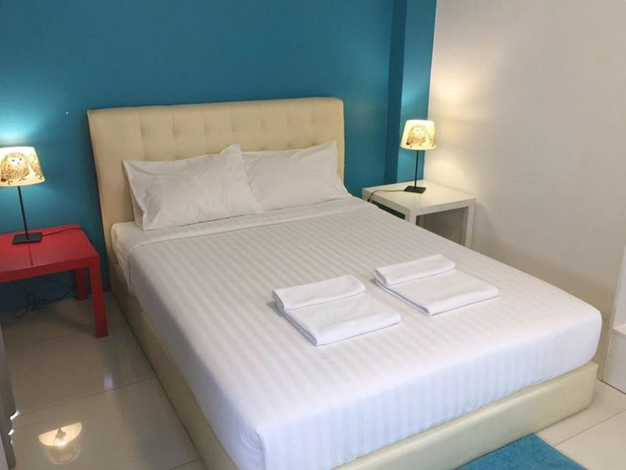 1 Bedroom with Queen Bed