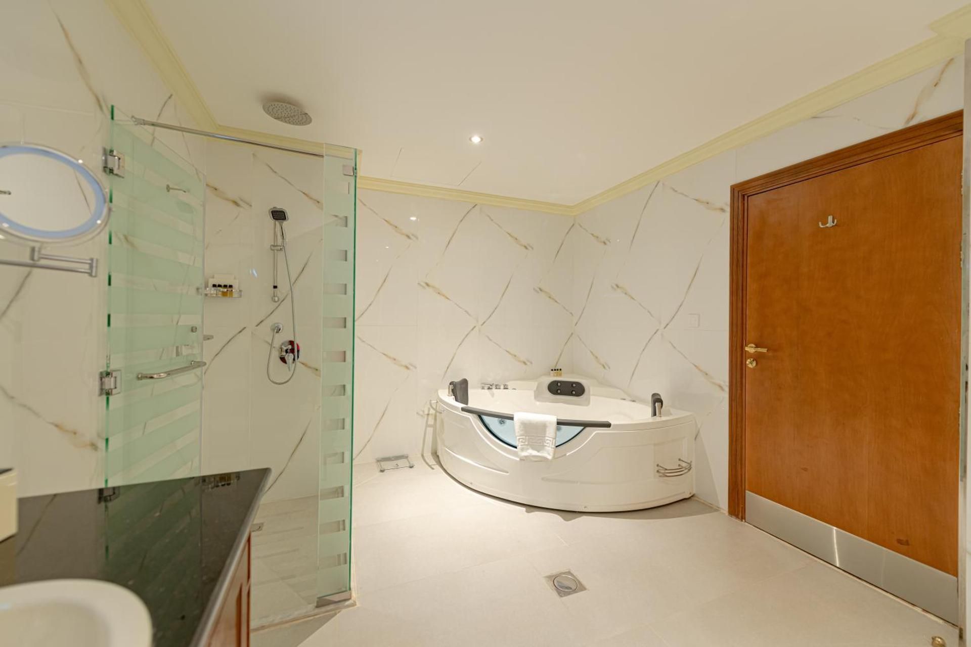 WA Suite with Jacuzi 