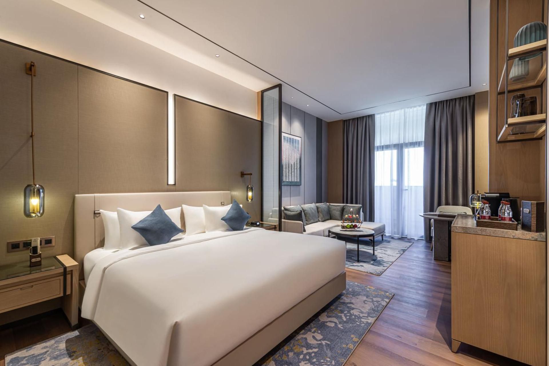 Grand Deluxe King Room with Balcony