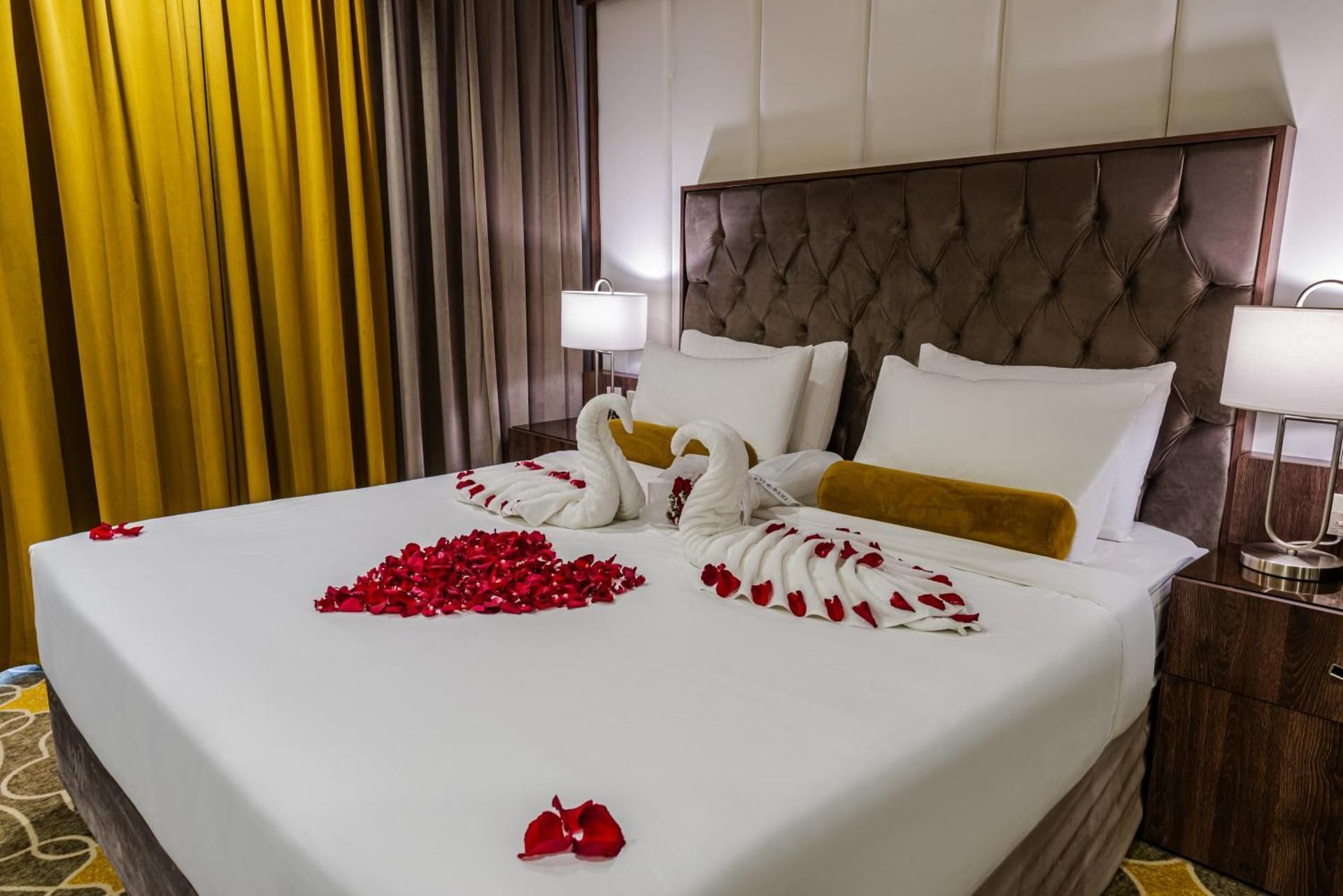 Deluxe suite hot tub