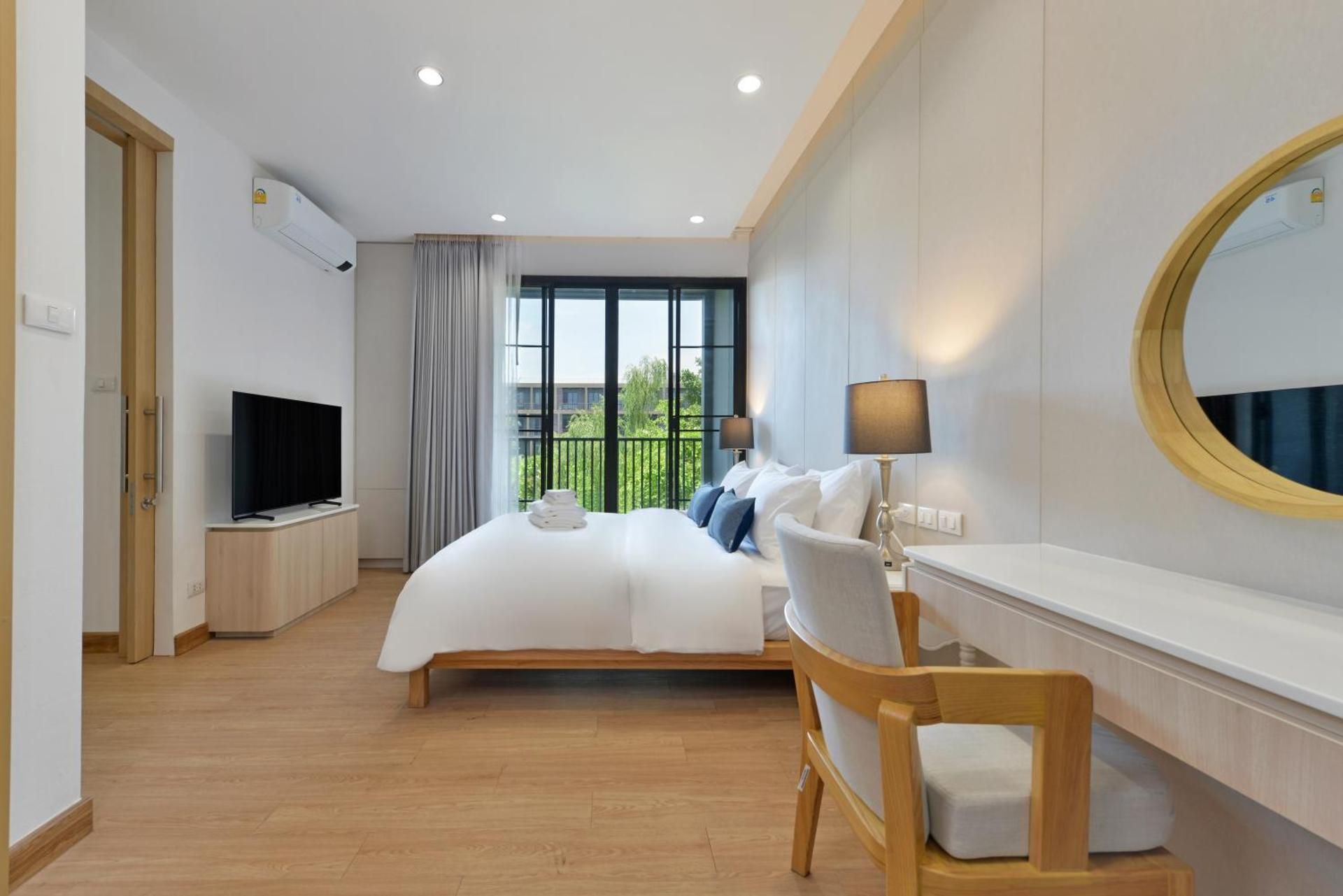 Suite with Pool View