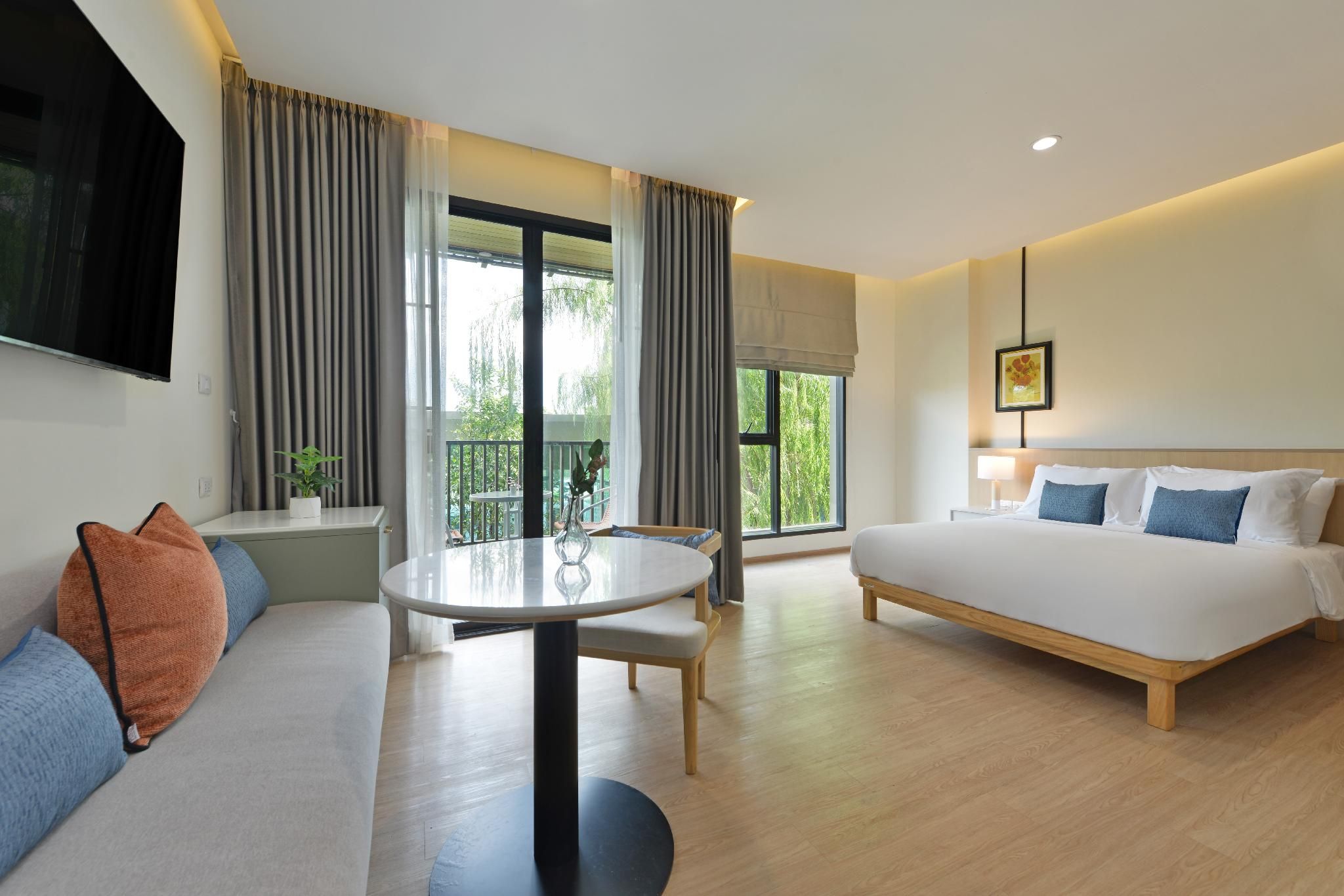 Superior - 1 Queen Bed