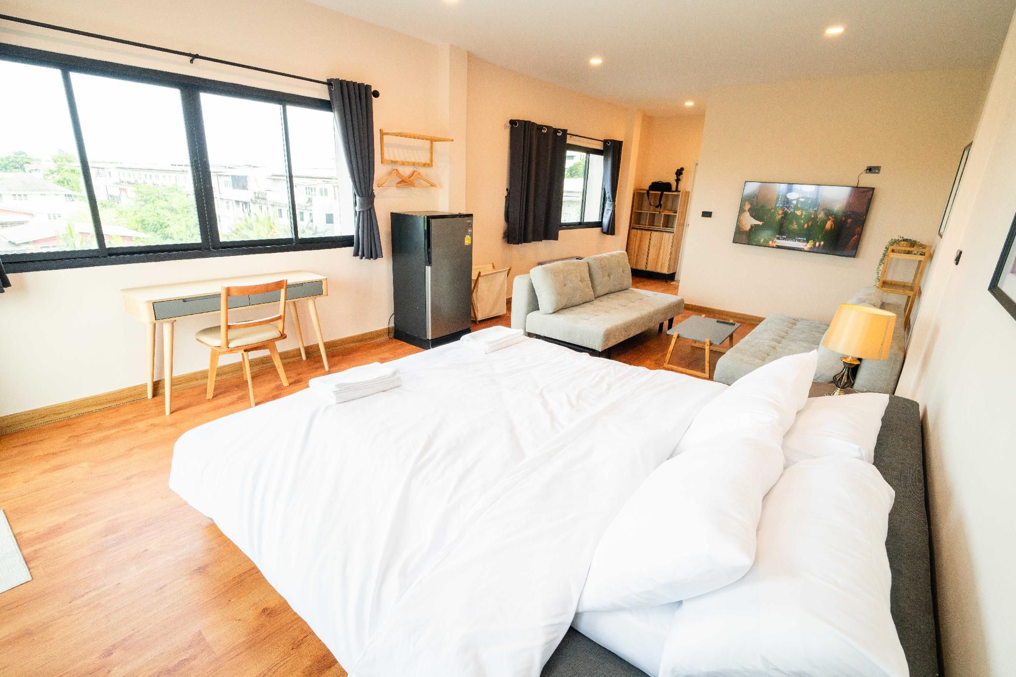 Studio, 1 King, Sofa bed